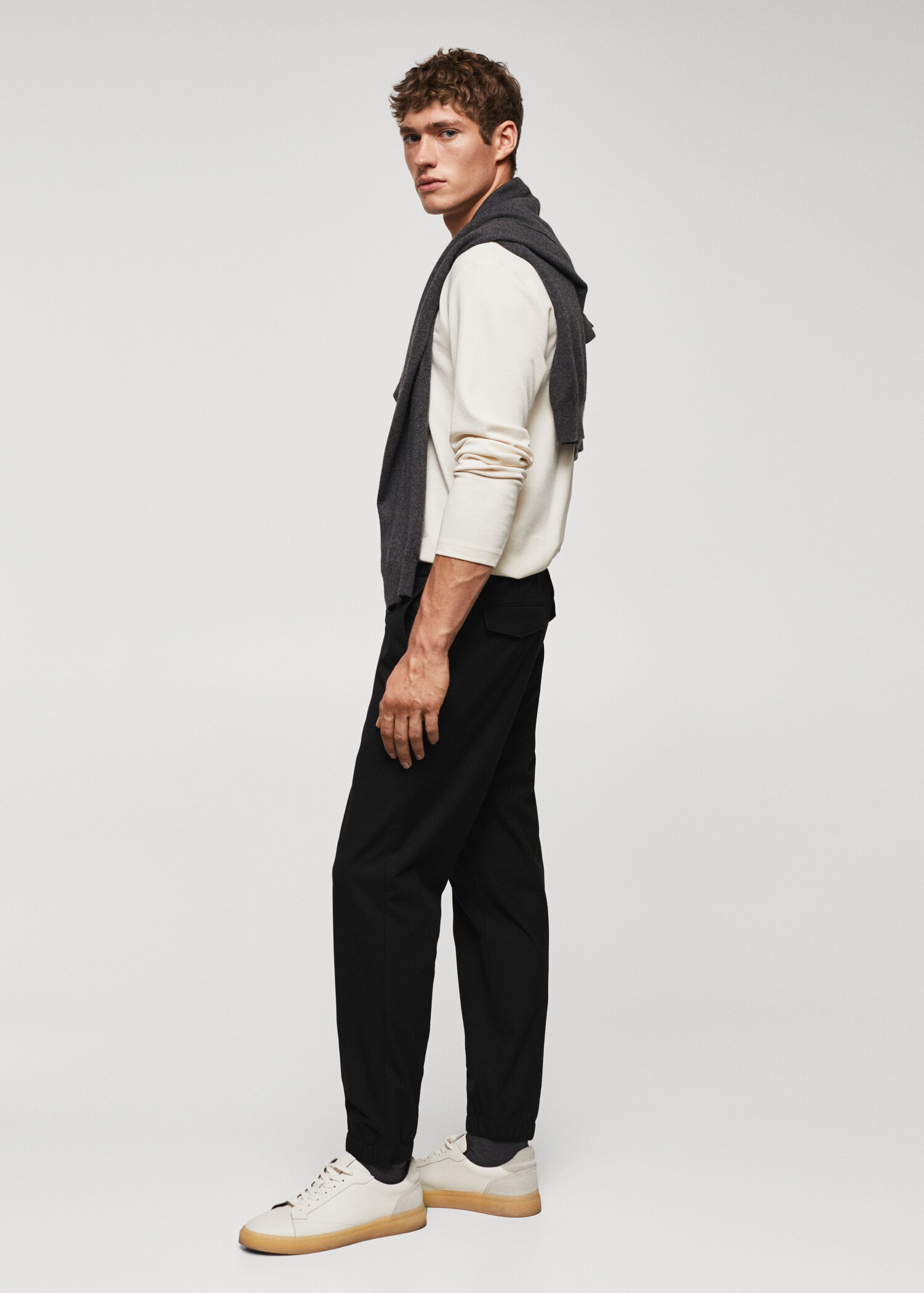 Calças jogger slim fit com cordão - Pormenor do artigo 2