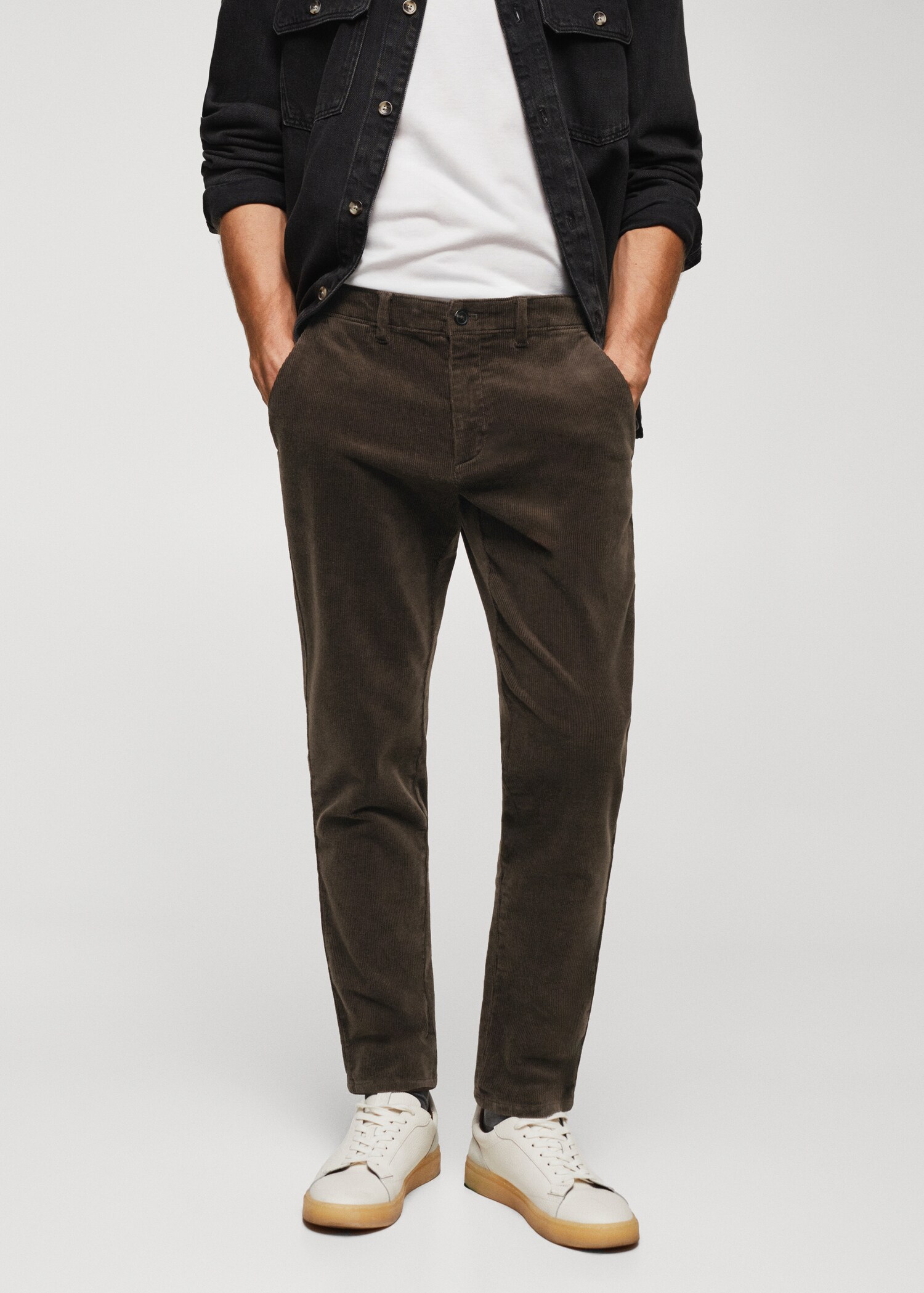 Kort slim fit-byxa - Bild av mittparti