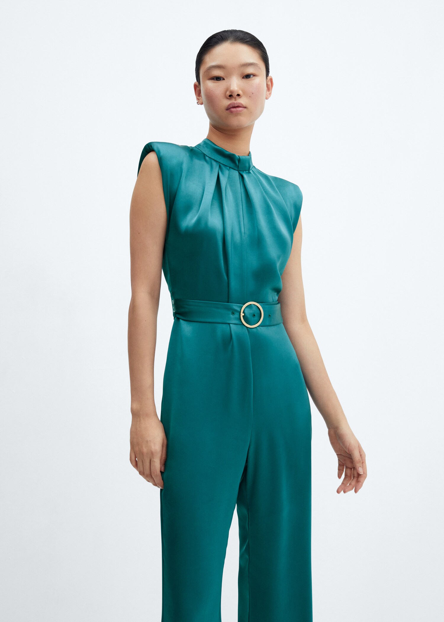 Jumpsuit axelvaddar skärp - Bild av mittparti