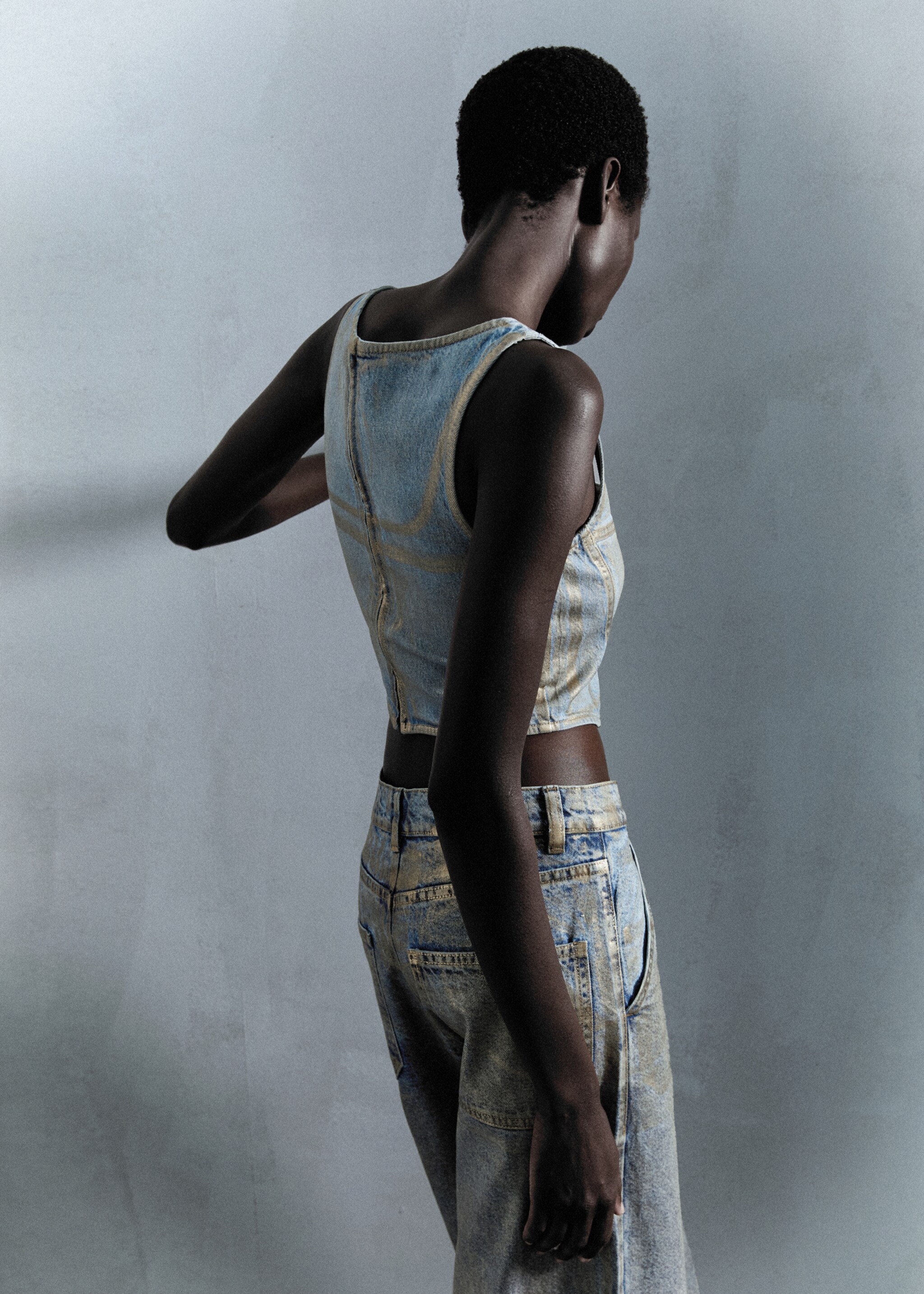 Denim foil top - Details of the article 6, Gold. Ref: 57047127-00.