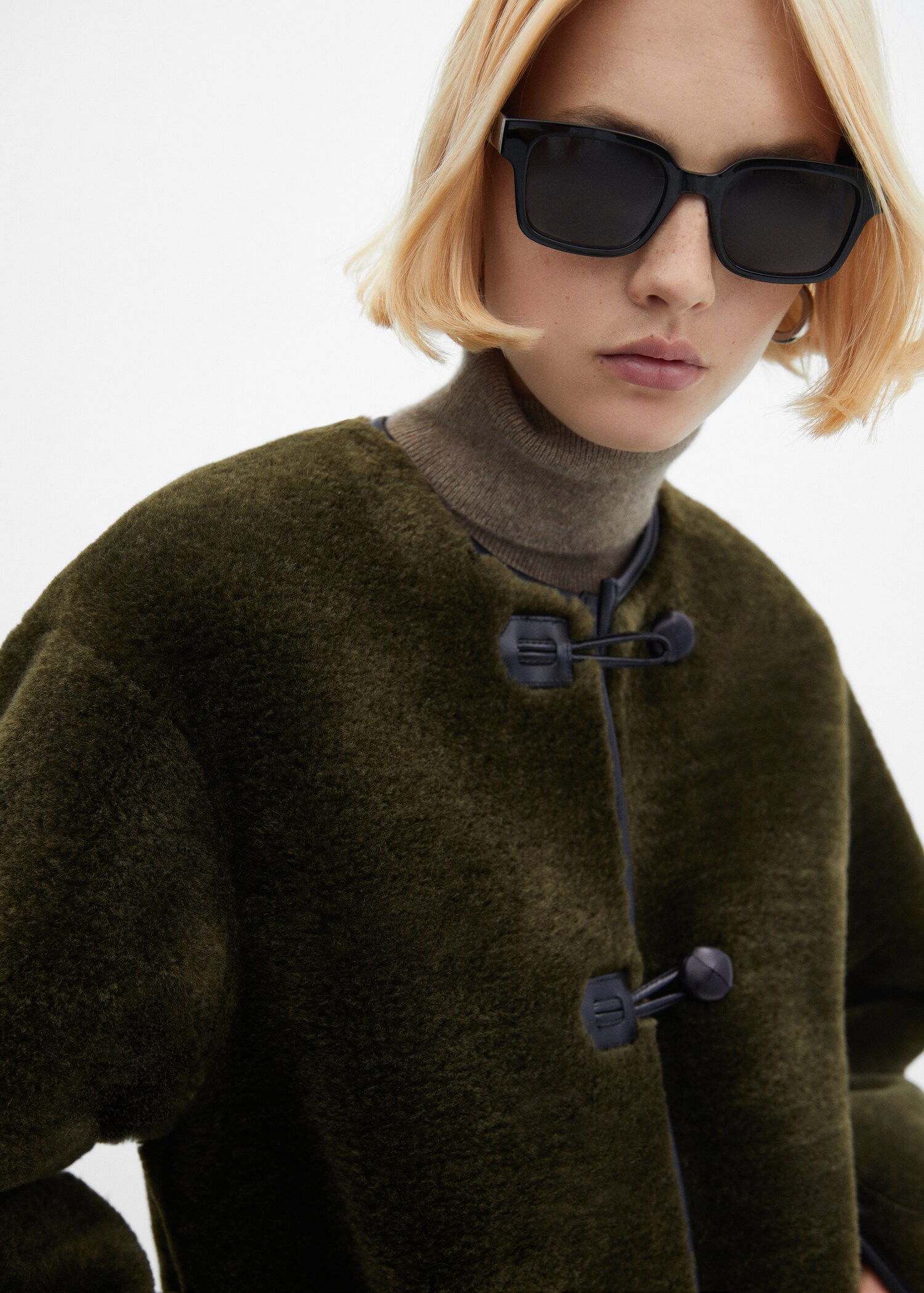 Manteau en imitation fourrure à ornements - Détail de l'article 1