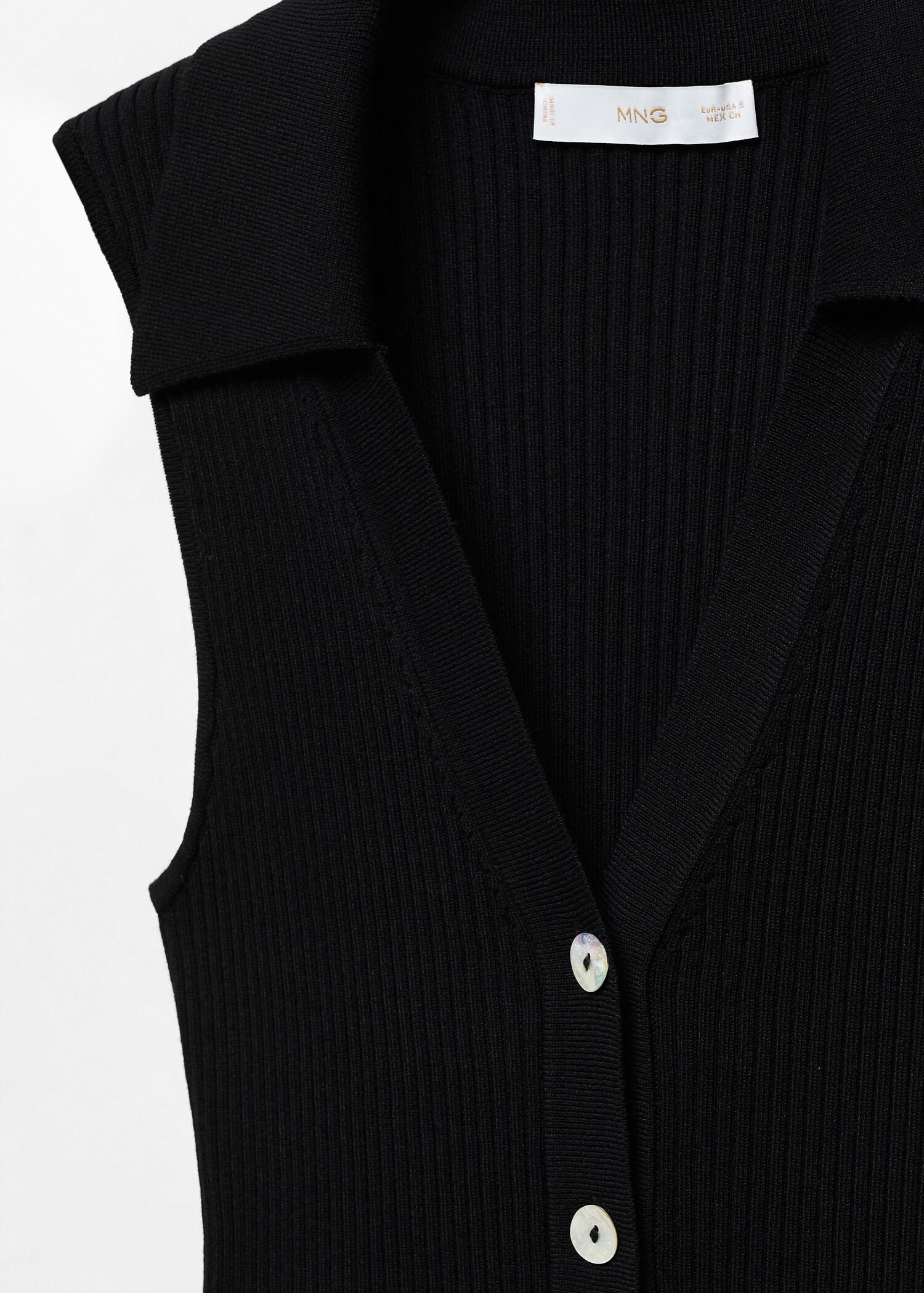 Buttoned knit top - Details of the article 8
