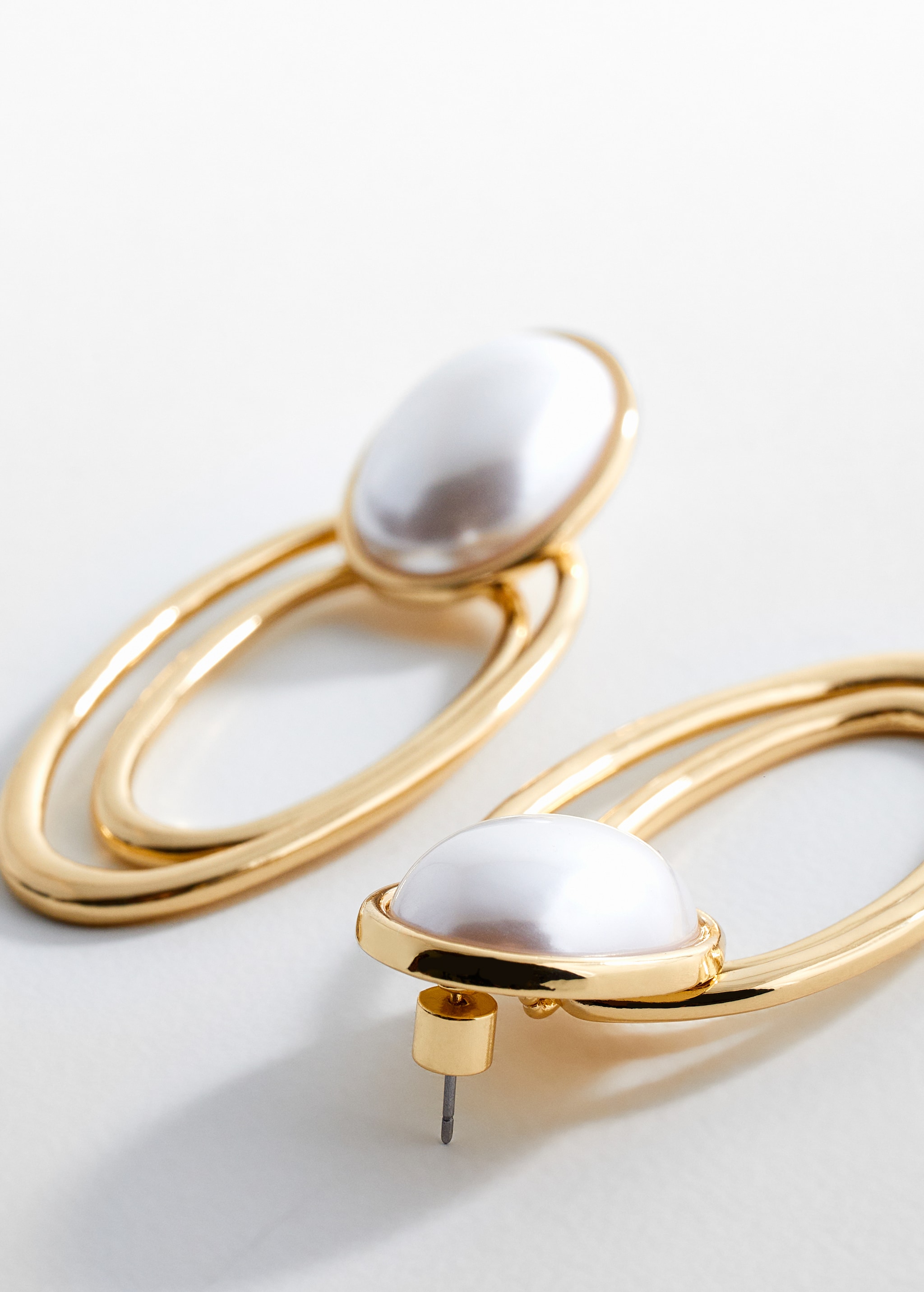 Mother-of-pearl oval earrings - Details of the article 1