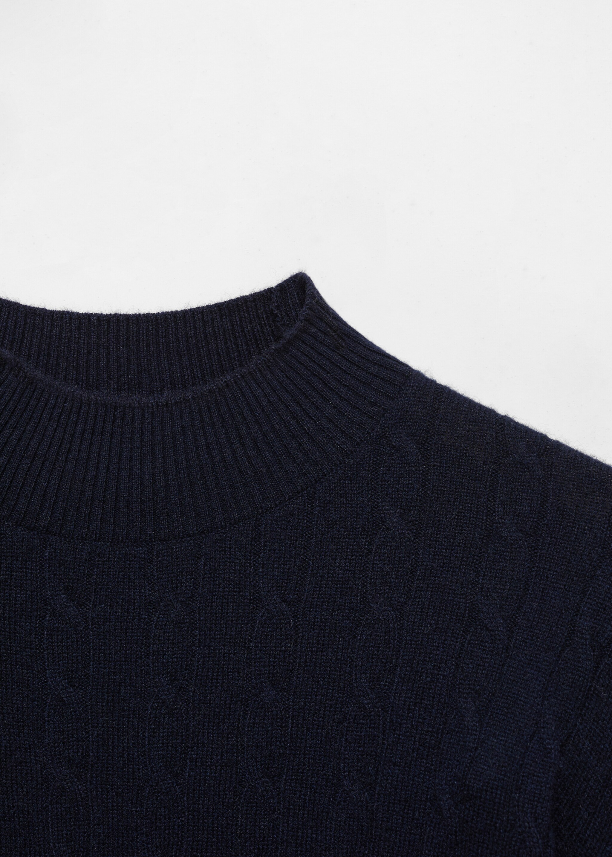 100% cashmere braided sweater - Details of the article 8, Navy. Ref: 57047899-00.