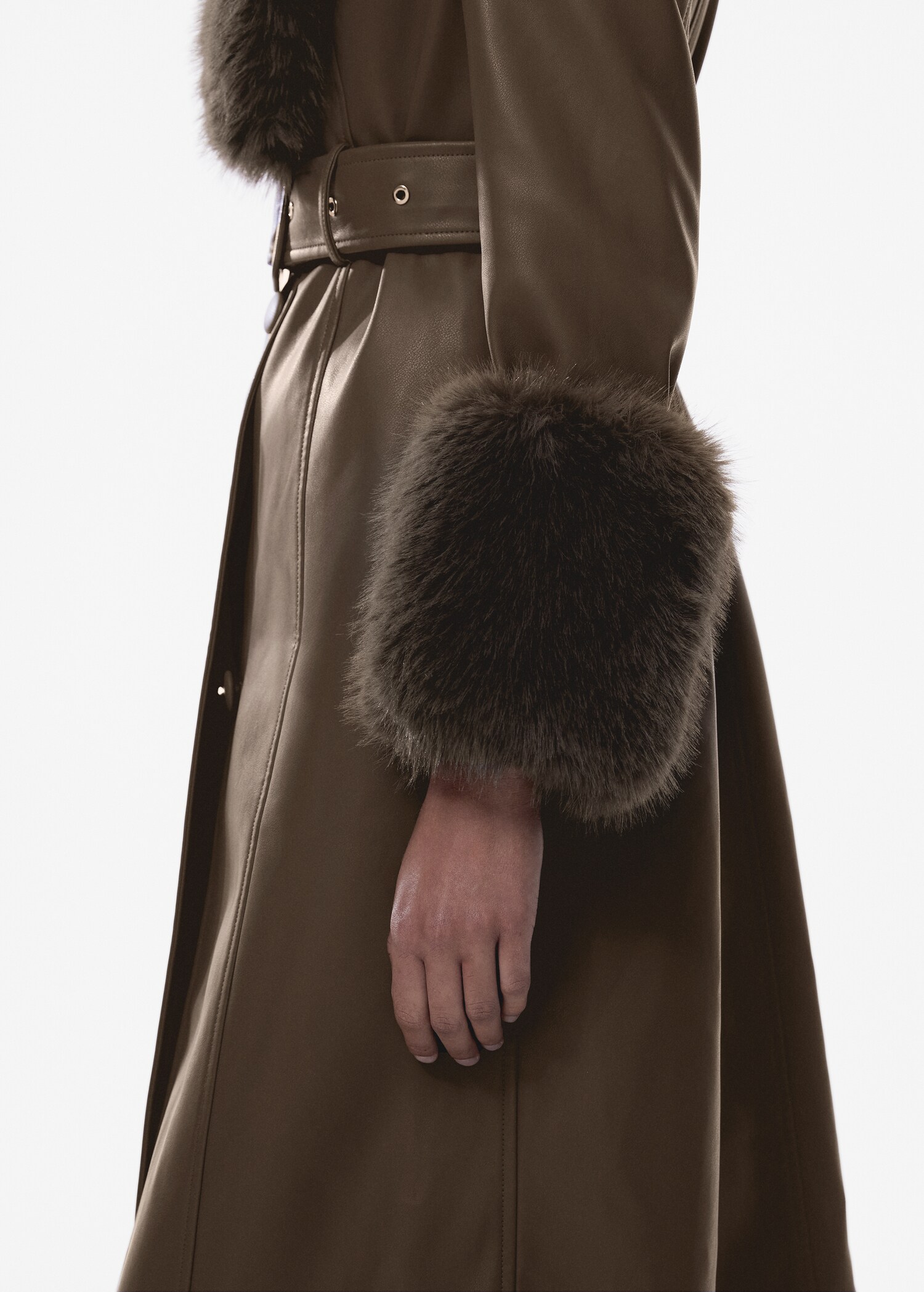 Leather-effect coat with fur-effect trim - Details of the article 6