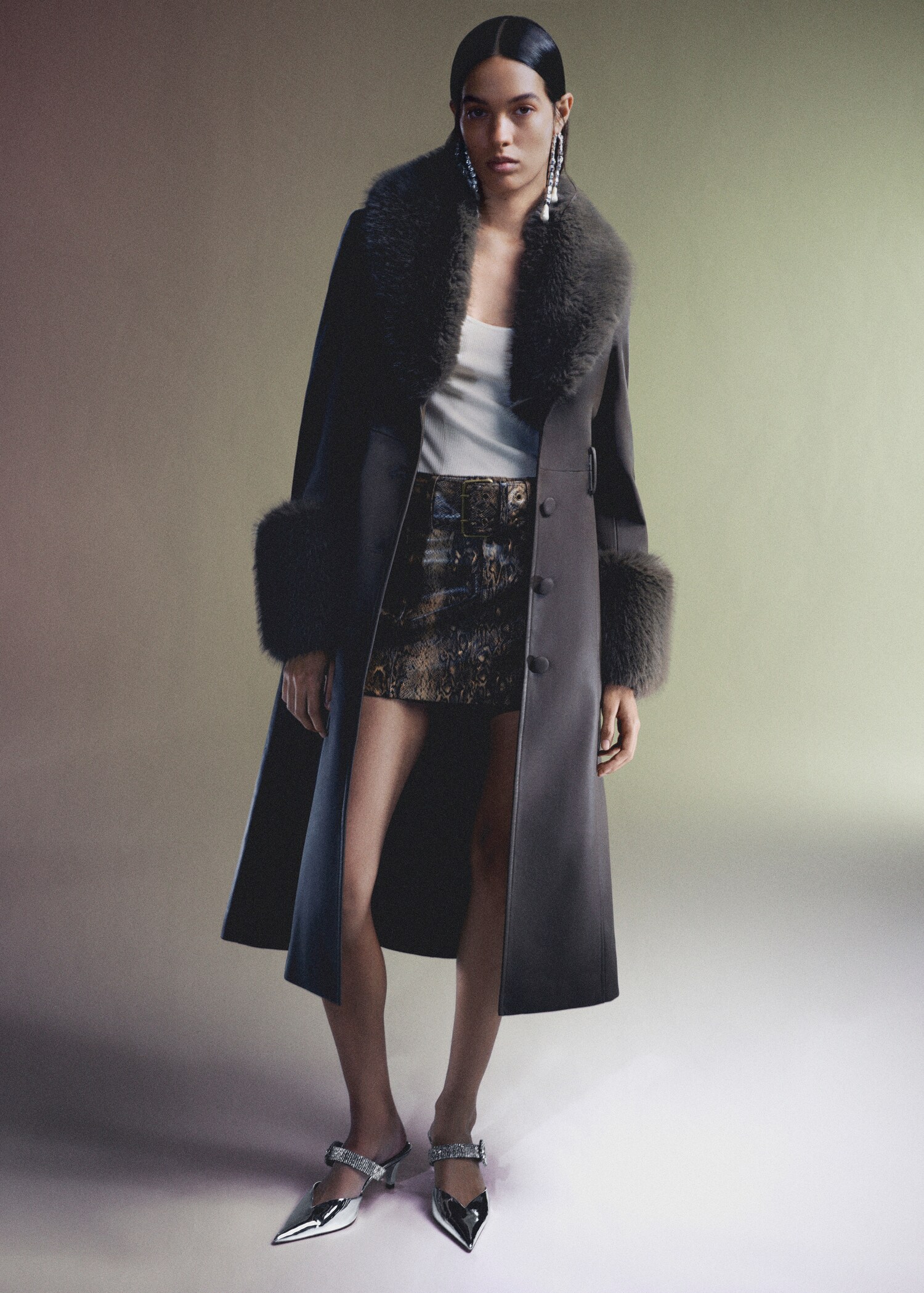 Leather-effect coat with fur-effect trim - Details of the article 7