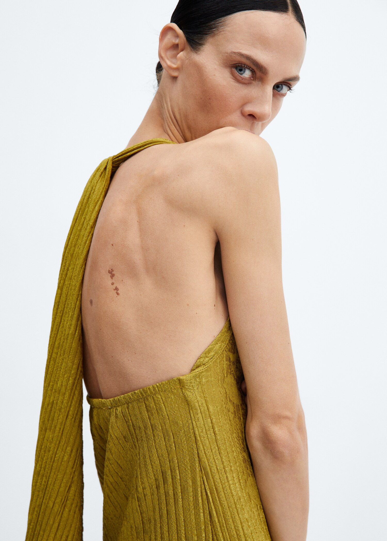 Robe plissée ouverte dans le dos - Détail de l'article 1