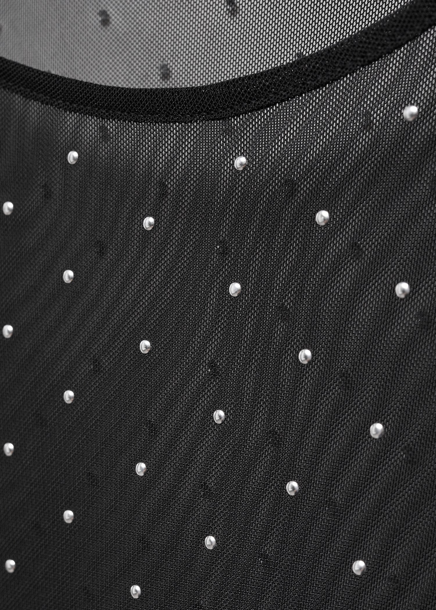 Halbdurchsichtiges T-Shirt mit Nieten - Detail des Artikels 8