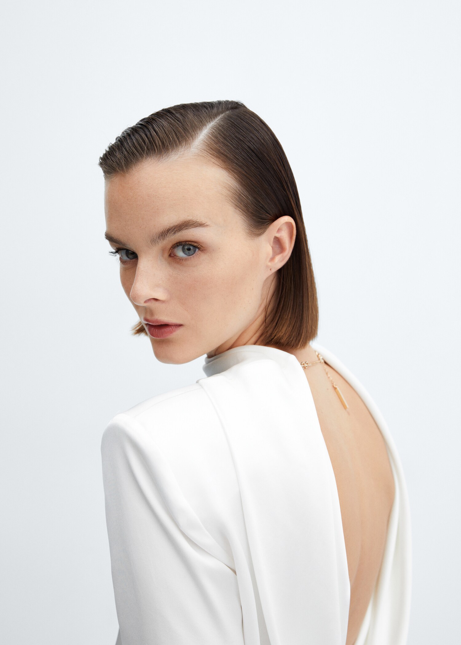 Open-back blouse with shoulder pads - Details of the article 1