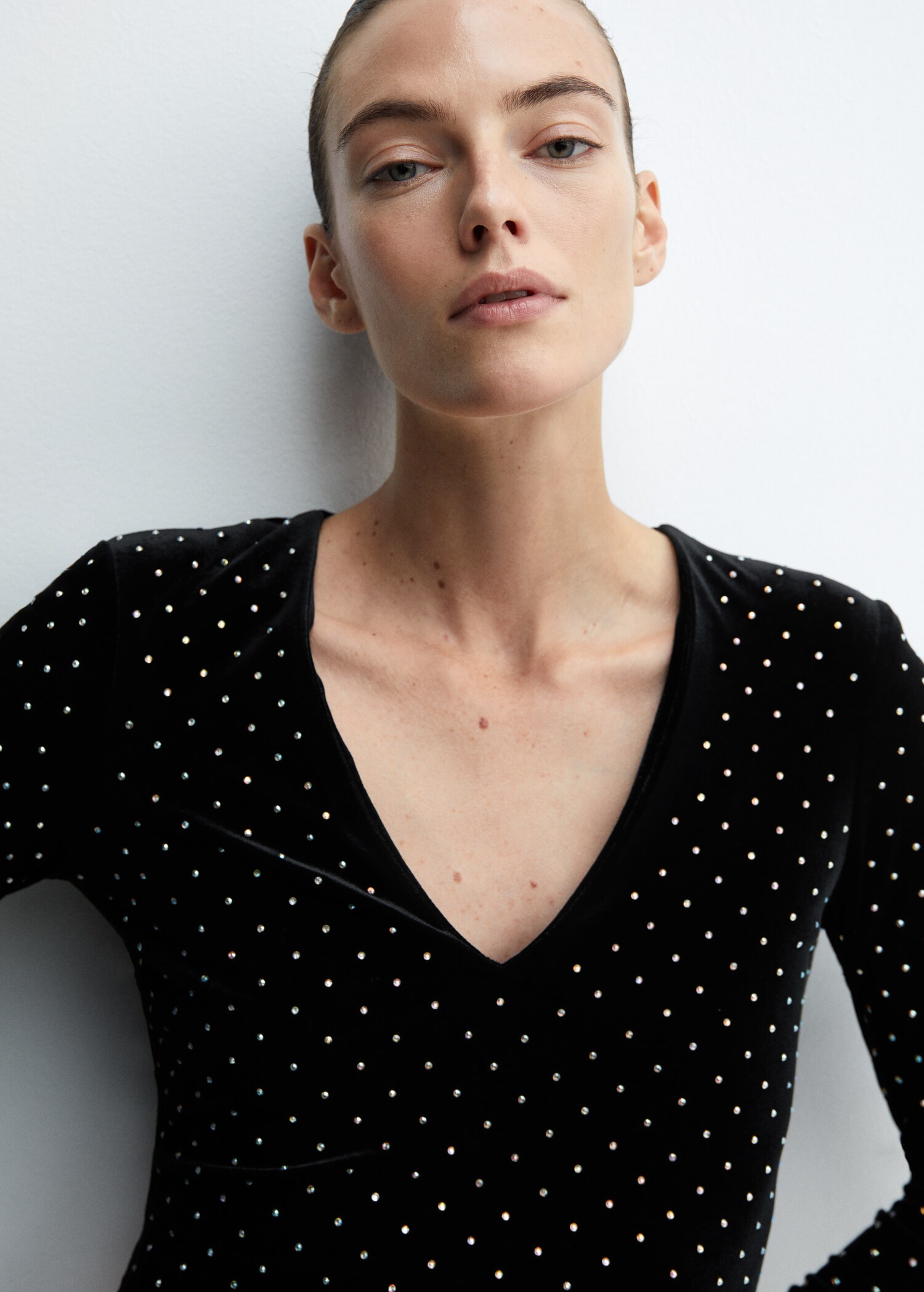 Samt-Kleid mit Strassverzierung - Detail des Artikels 1