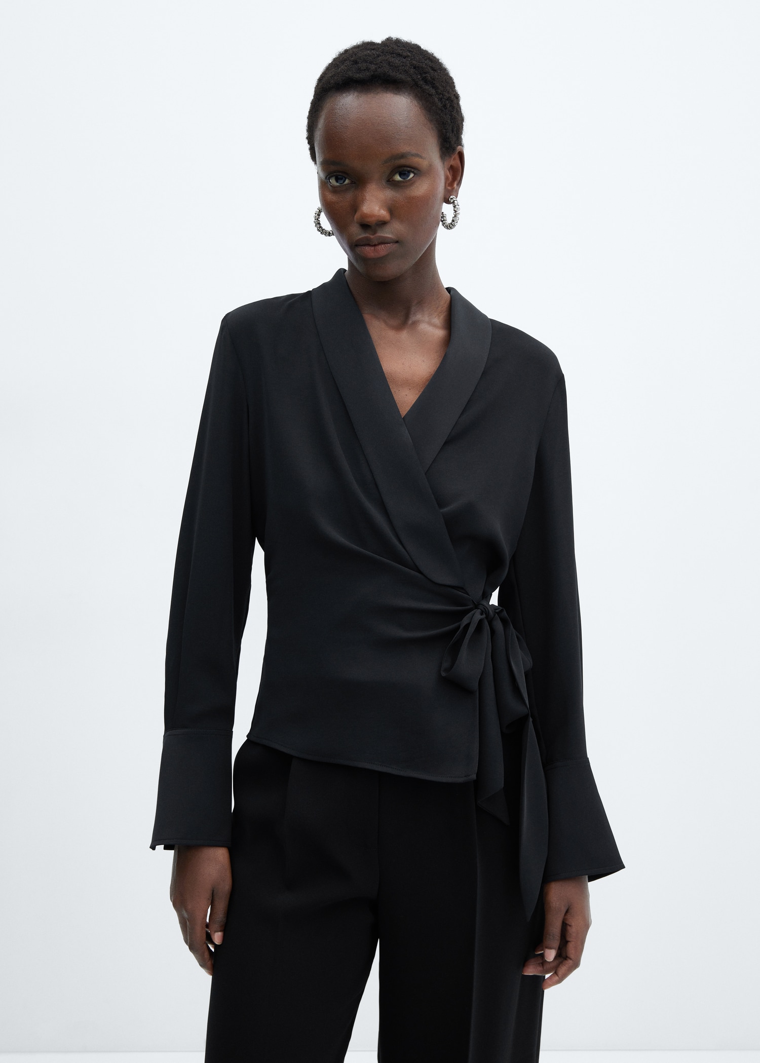 Blusa cruzada solapas Mujer MANGO OUTLET - Main Image