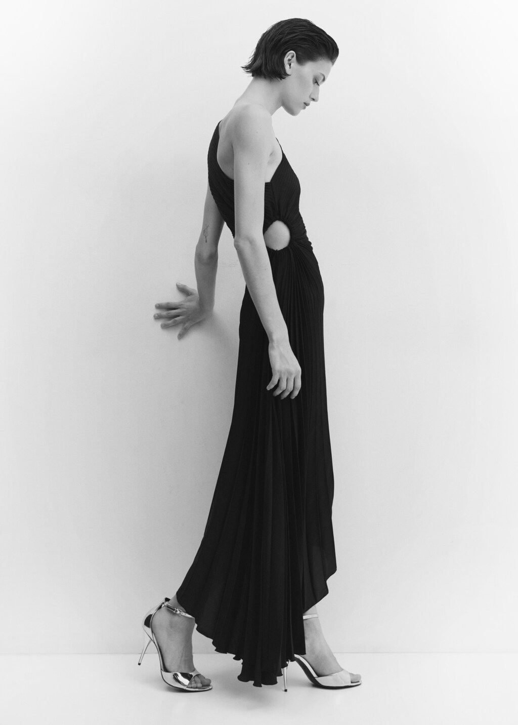 MANGO(マンゴ)☆Asymmetrical pleated dress☆SNS大人気 MANGO Asymmetrical Pleated Dress | endource