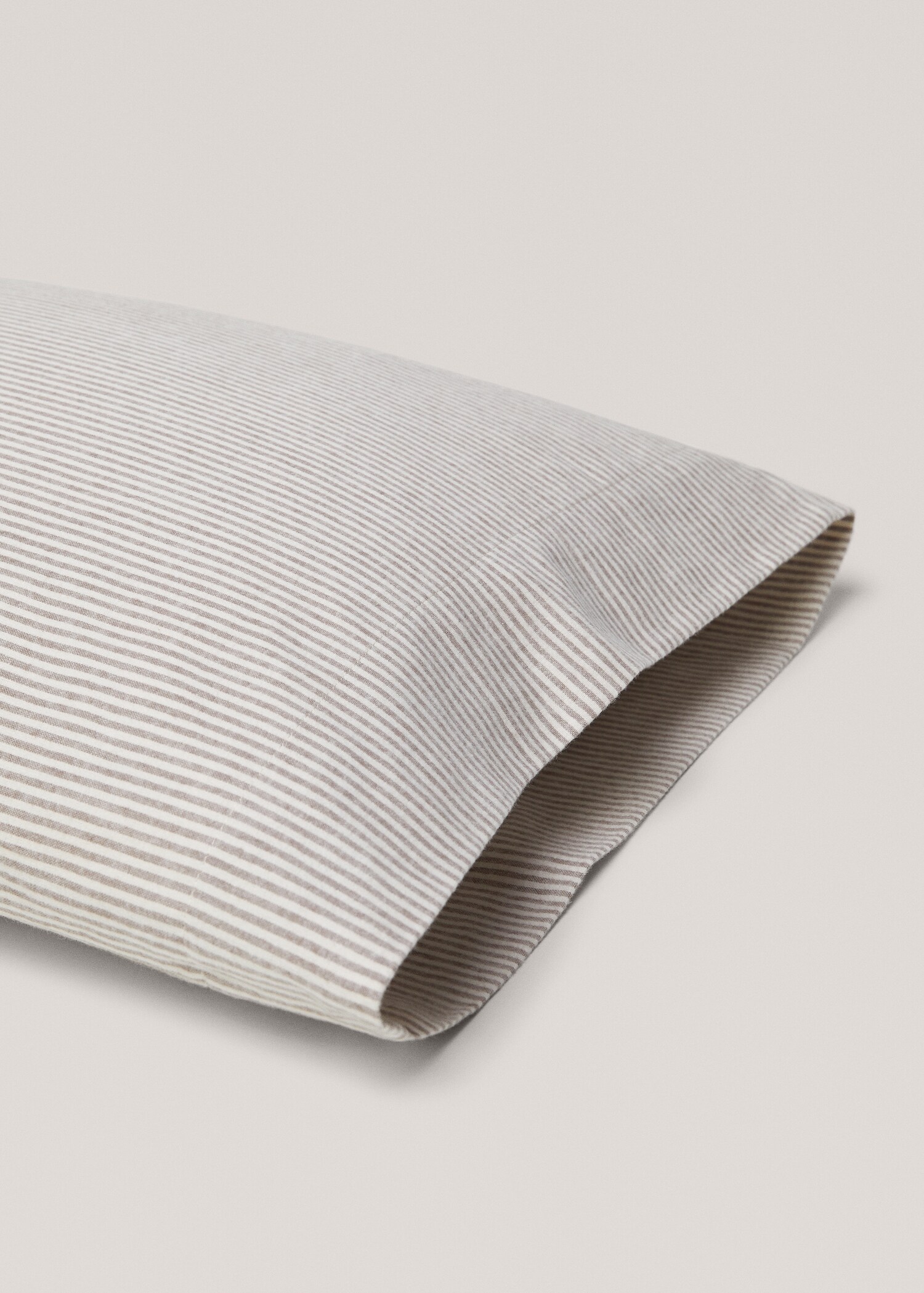 Striped flannel pillow case 45x110cm - Details of the article 1