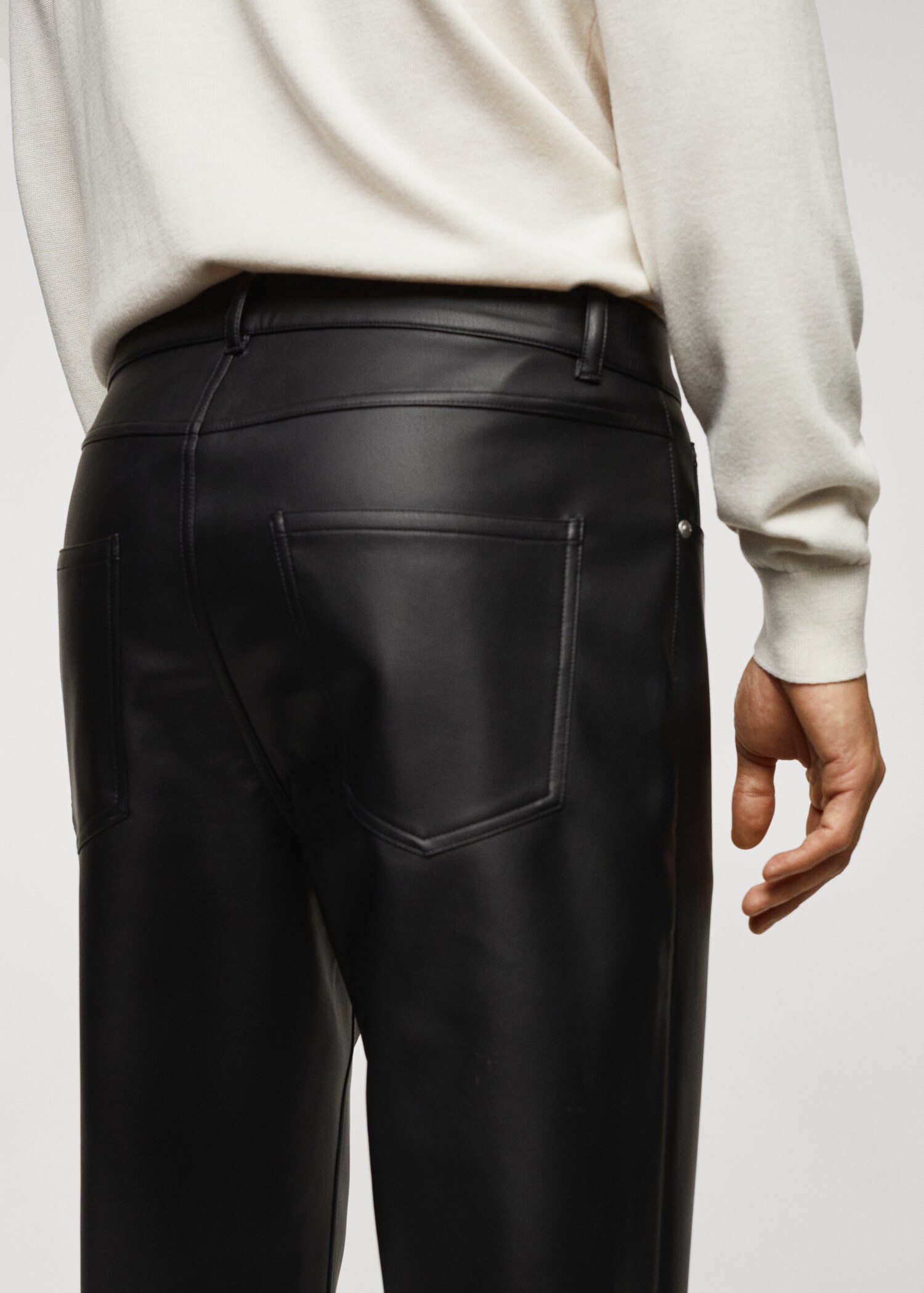 Παντελόνι slim fit δερμάτινη όψη - Λεπτομέρεια του προϊόντος 2