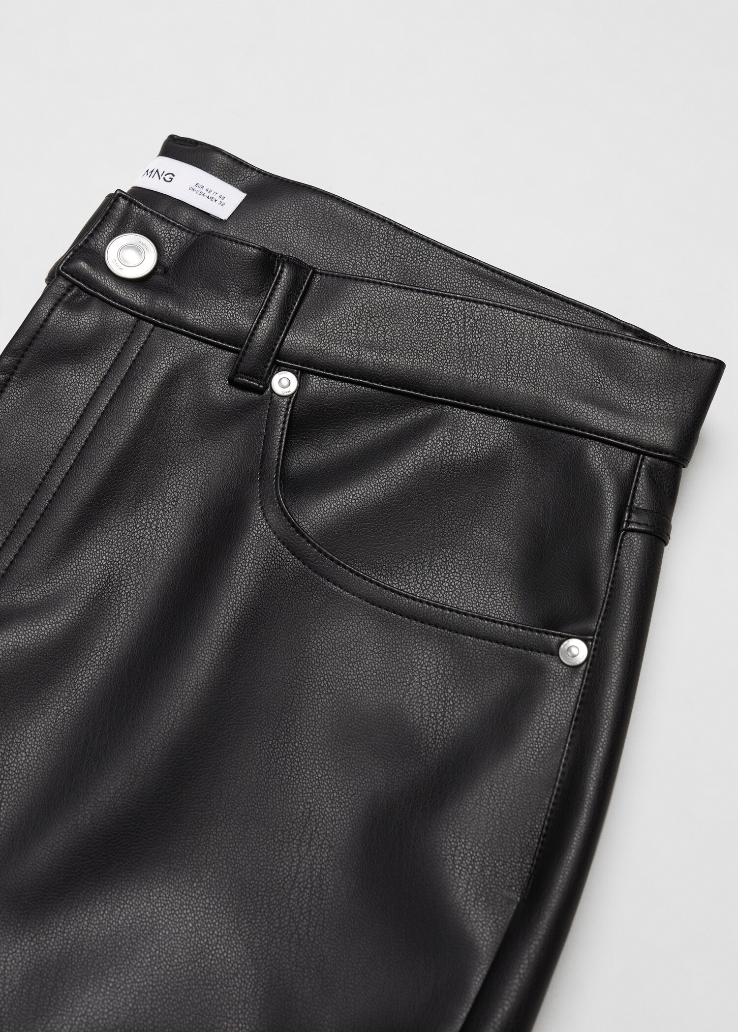 Παντελόνι slim fit δερμάτινη όψη - Λεπτομέρεια του προϊόντος 8