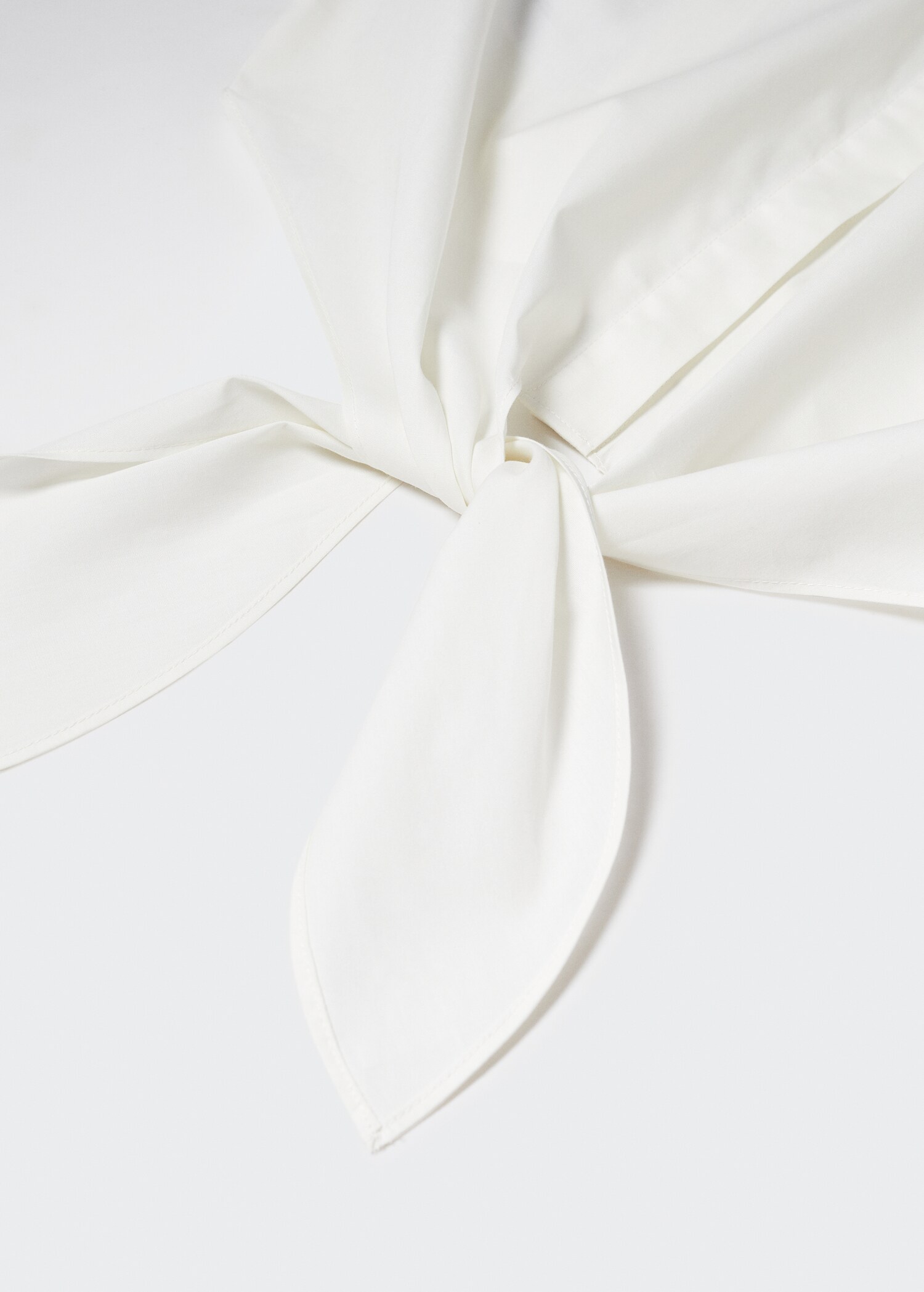 Cropped shirt with knot - Details of the article 8