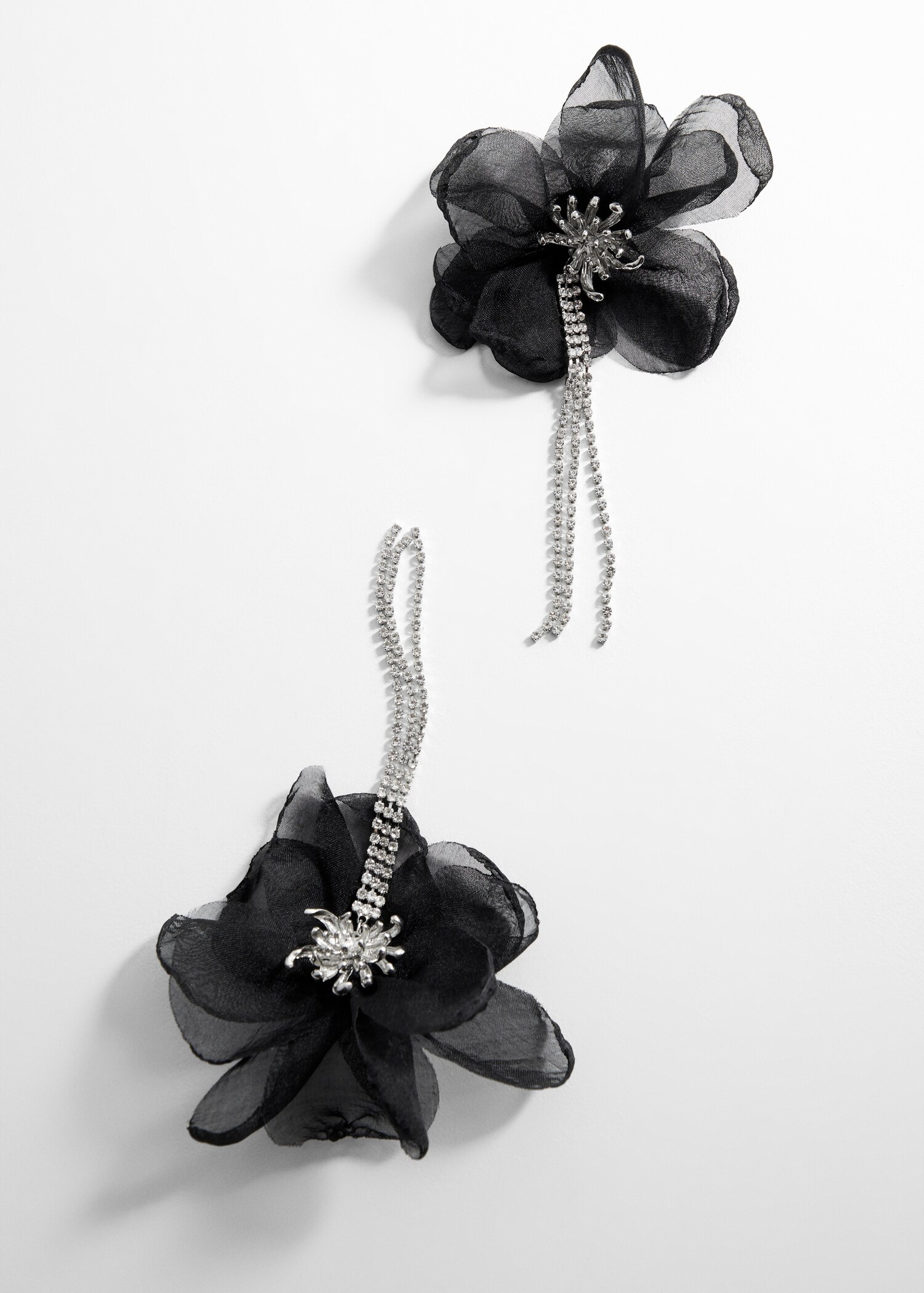 Boucles d'oreilles strass fleur - Plan moyen