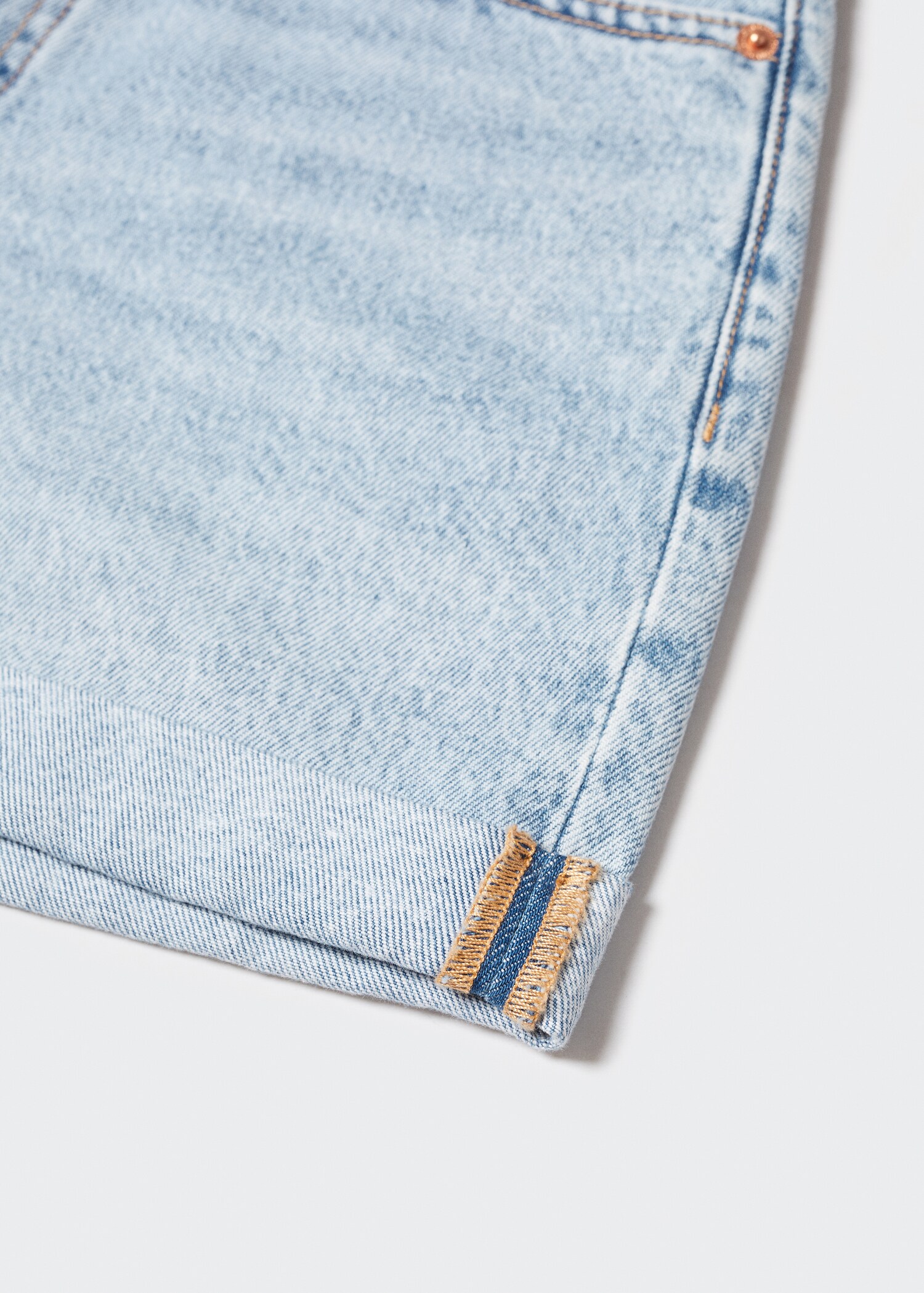 Mom-fit denim shorts - Details of the article 8