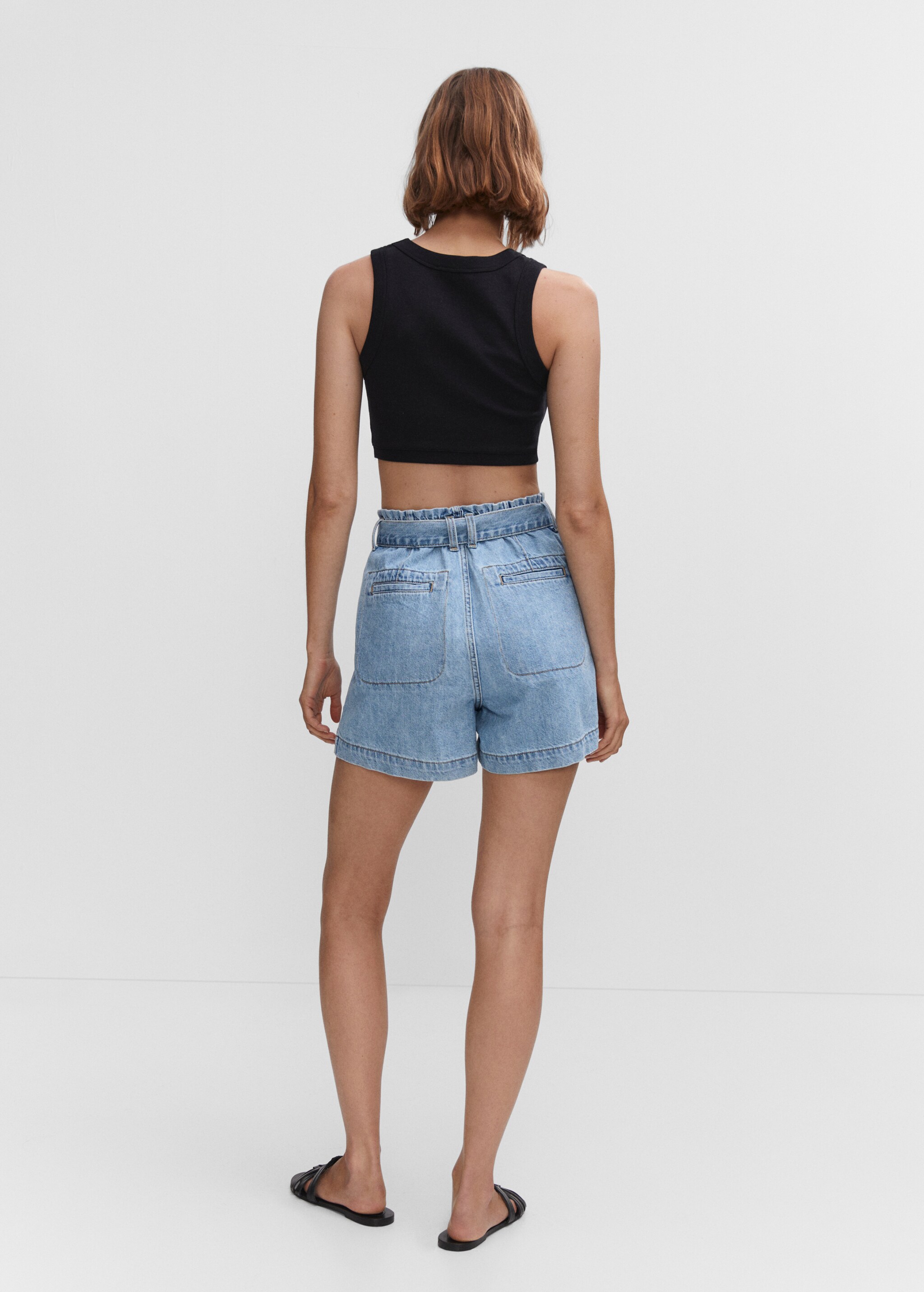 Paperbag-Shorts mit Gürtel - Rückseite des Artikels