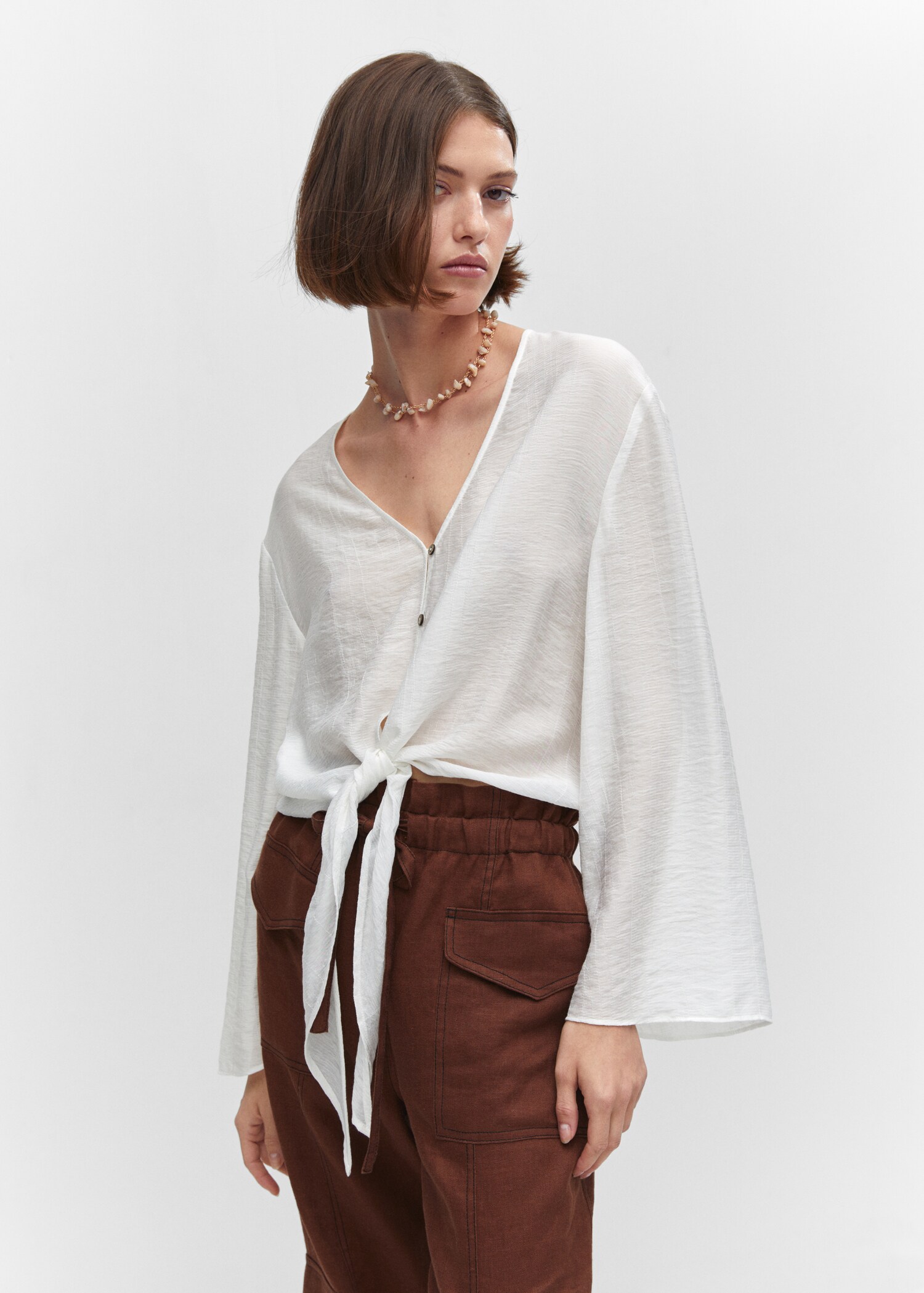 Flared-sleeve blouse with bow - Medium plane
