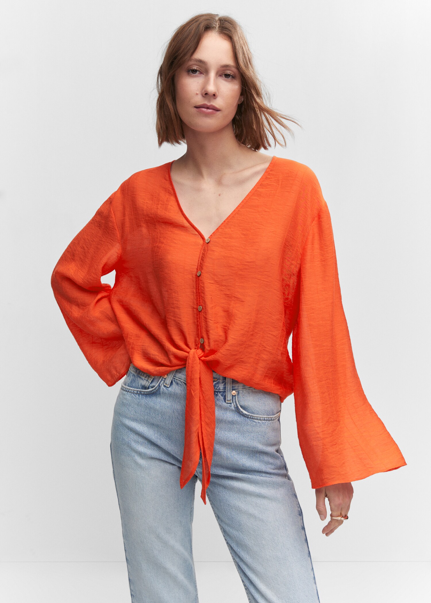 Flared-sleeve blouse with bow - Medium plane
