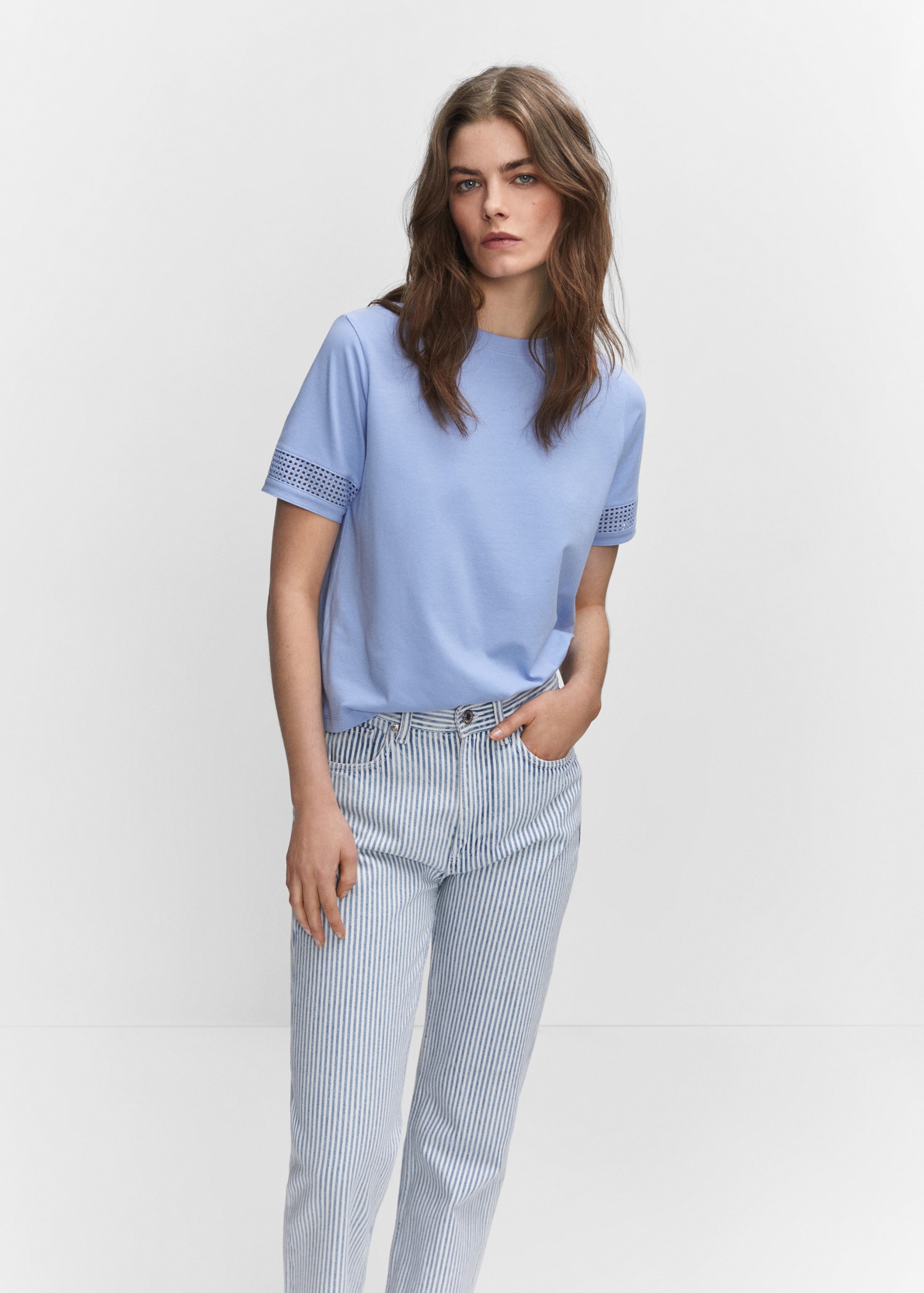 T-Shirt mit Detail am Ärmel - Mittlere Ansicht
