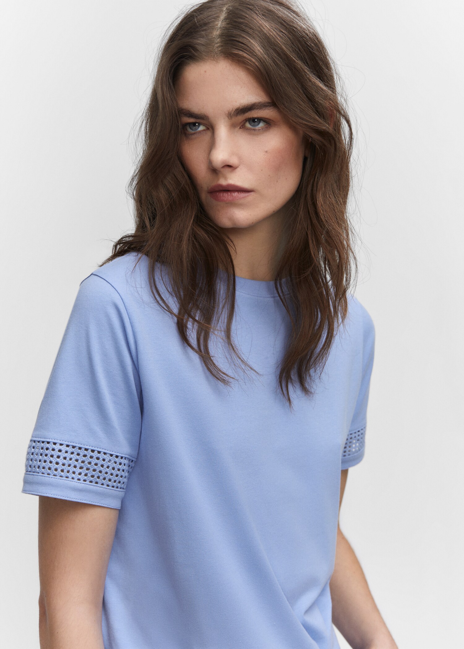 T-Shirt mit Detail am Ärmel - Detail des Artikels 1