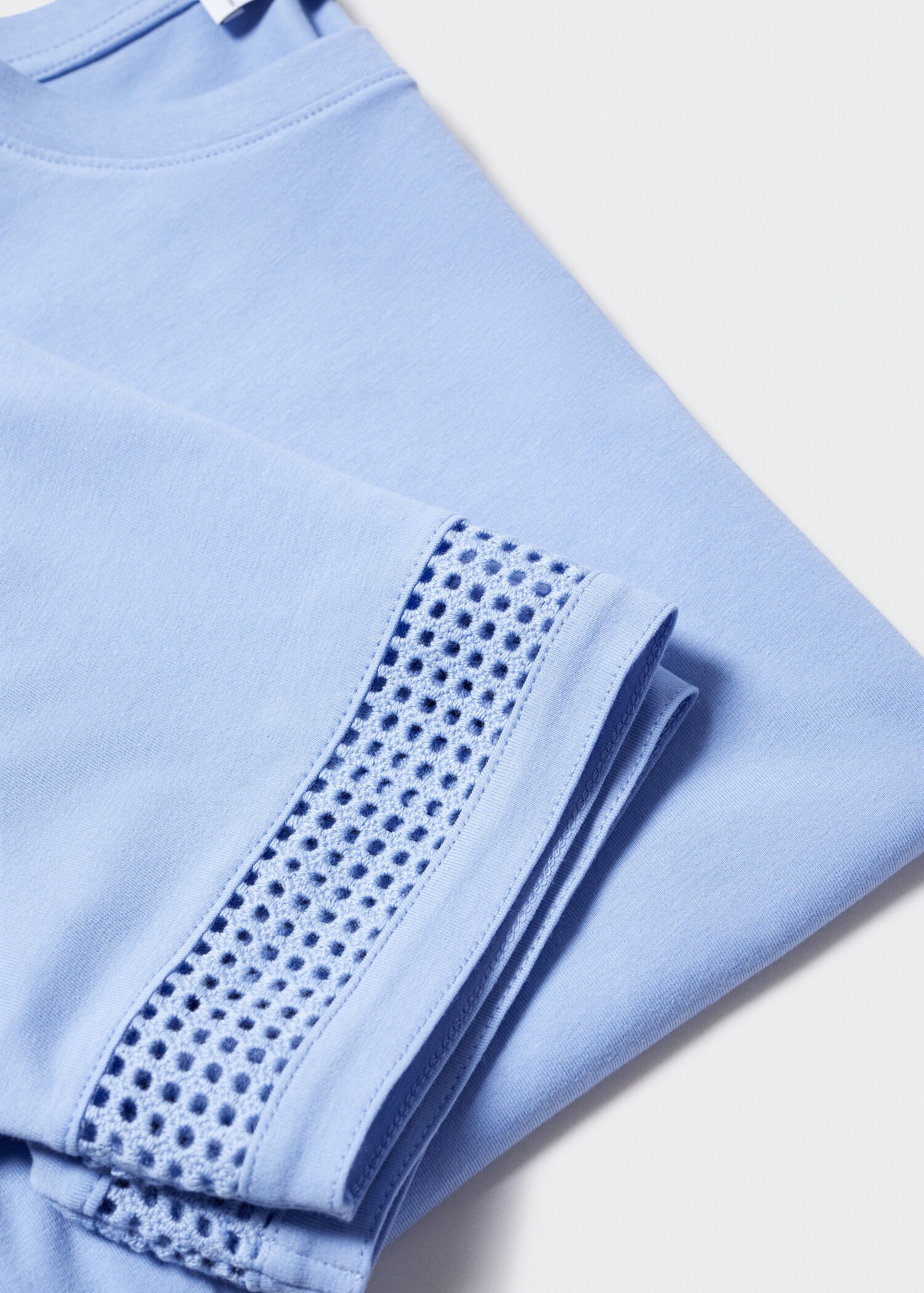 T-Shirt mit Detail am Ärmel - Detail des Artikels 8