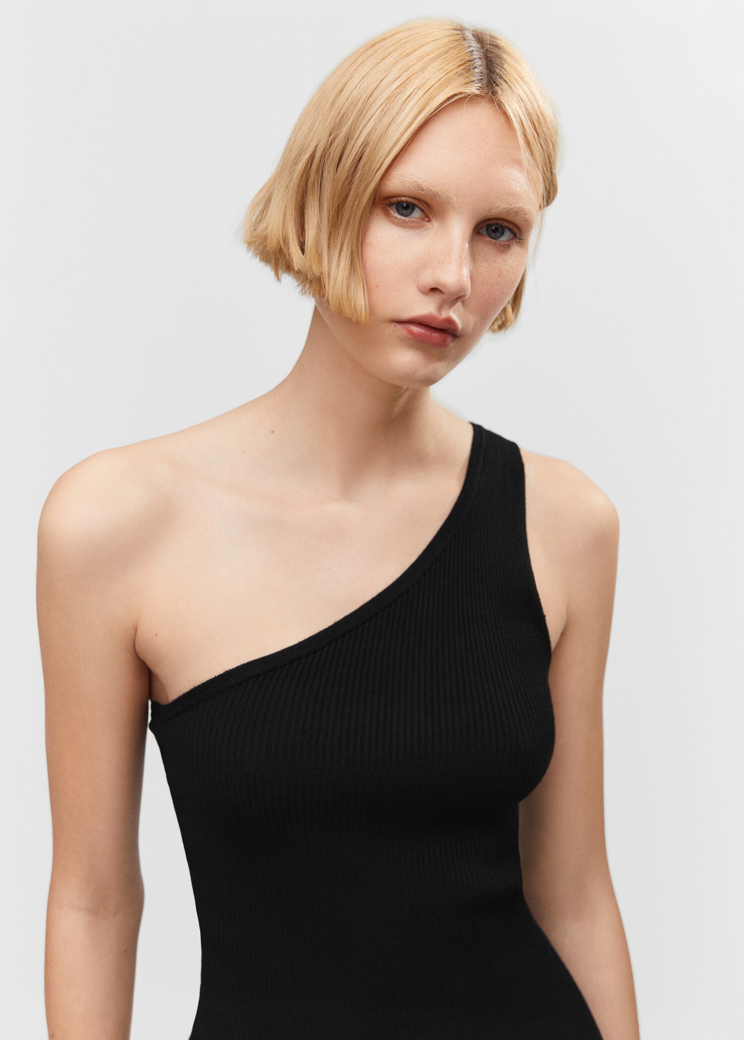 Asymmetrical dress with slit - Details of the article 1