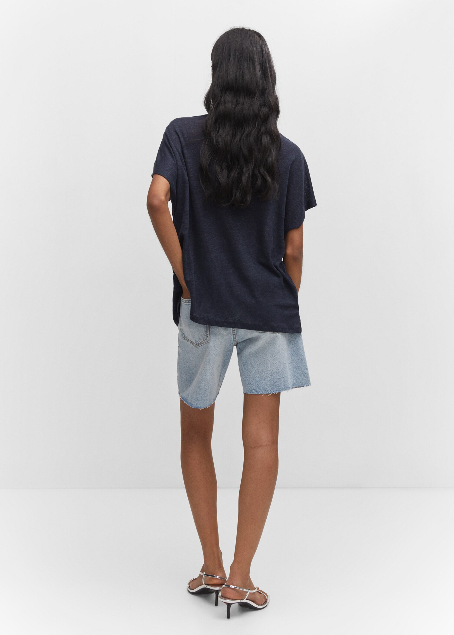Oversized linen t-shirt - Reverse of the article