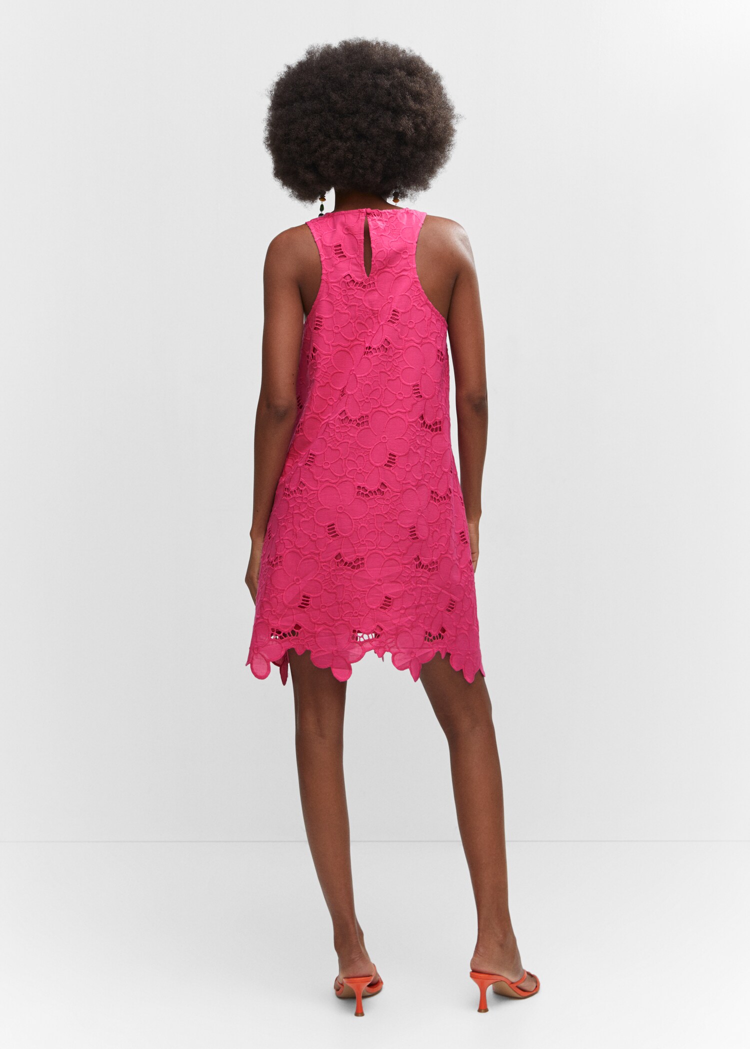 Baumwollkleid mit Lochmuster - Rückseite des Artikels