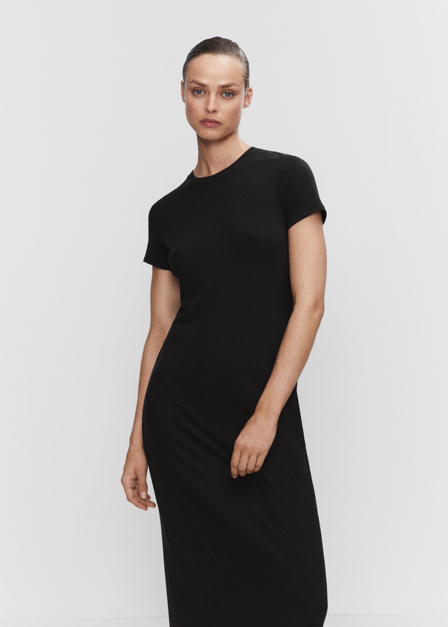 Vestido midi abertura - Plano medio
