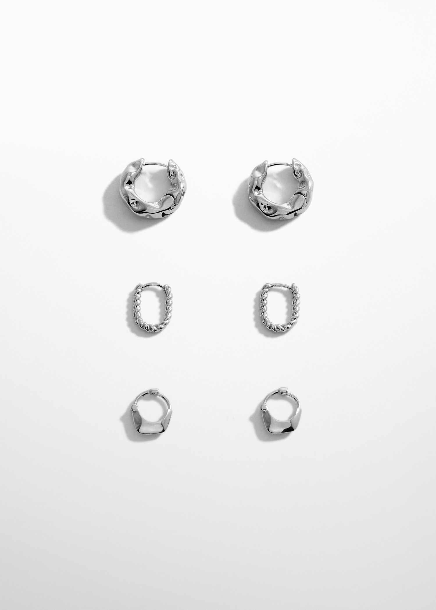 Set of hoop earrings - Article without model