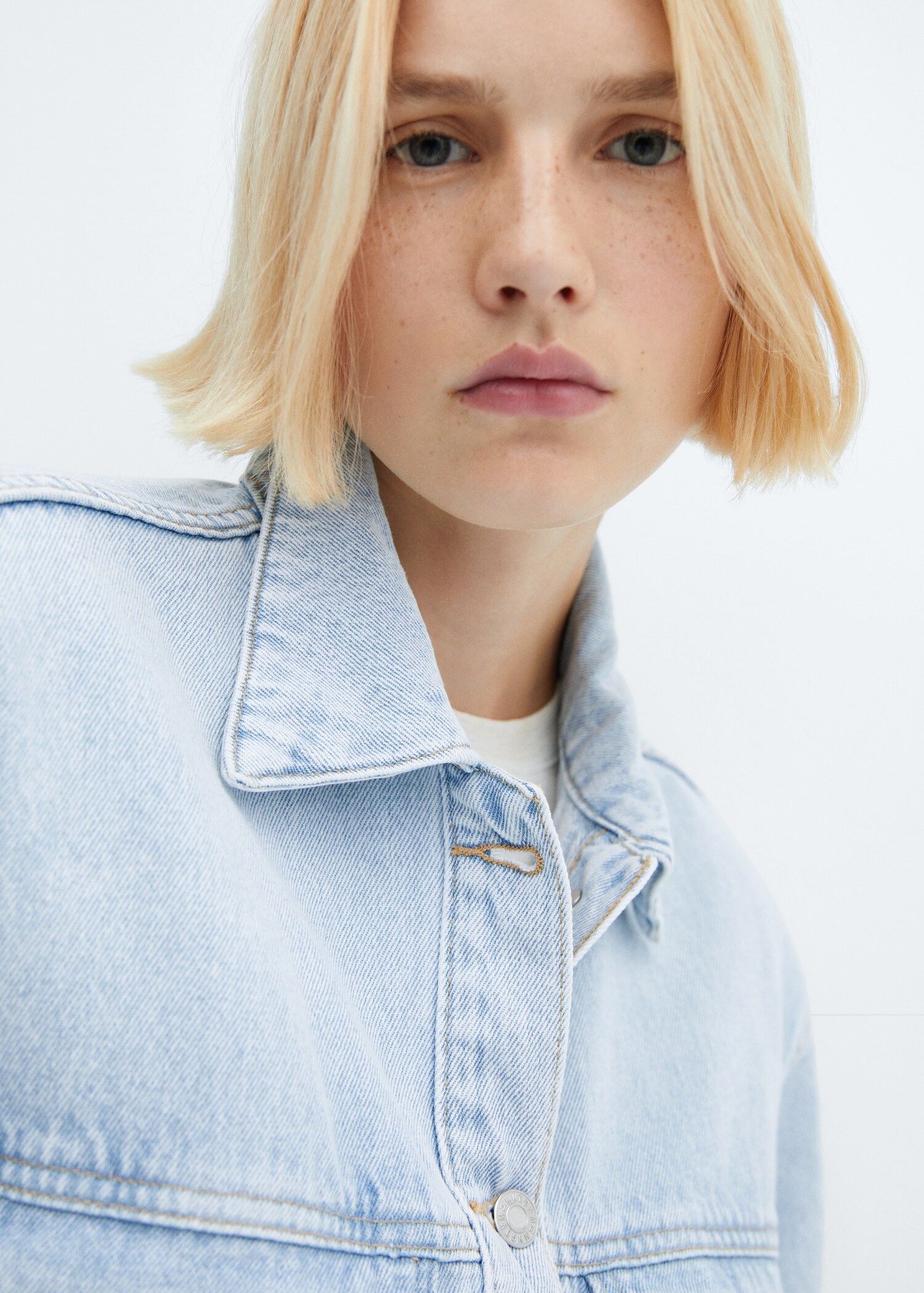 Oversize denim jacket - Details of the article 1
