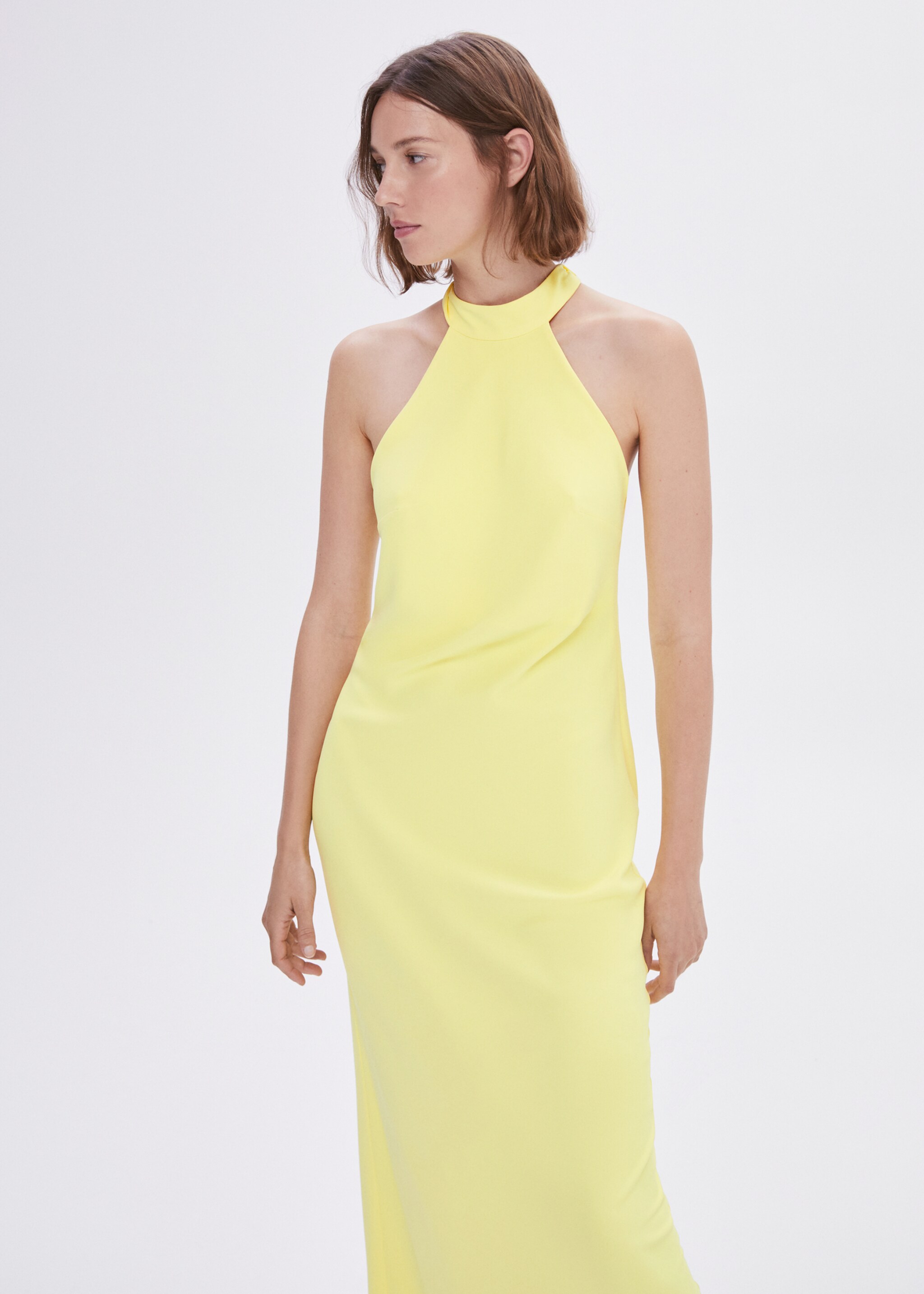 Halter-neck open-back dress - Medium plane, Pastel Yellow. Ref: 57050461-00.