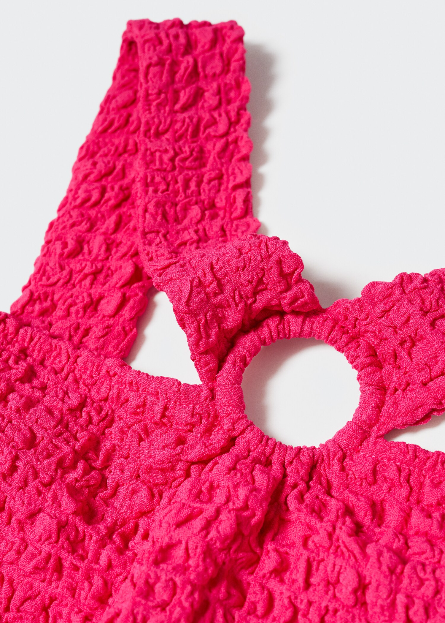 Texturiertes Top mit Ringdetail - Detail des Artikels 8