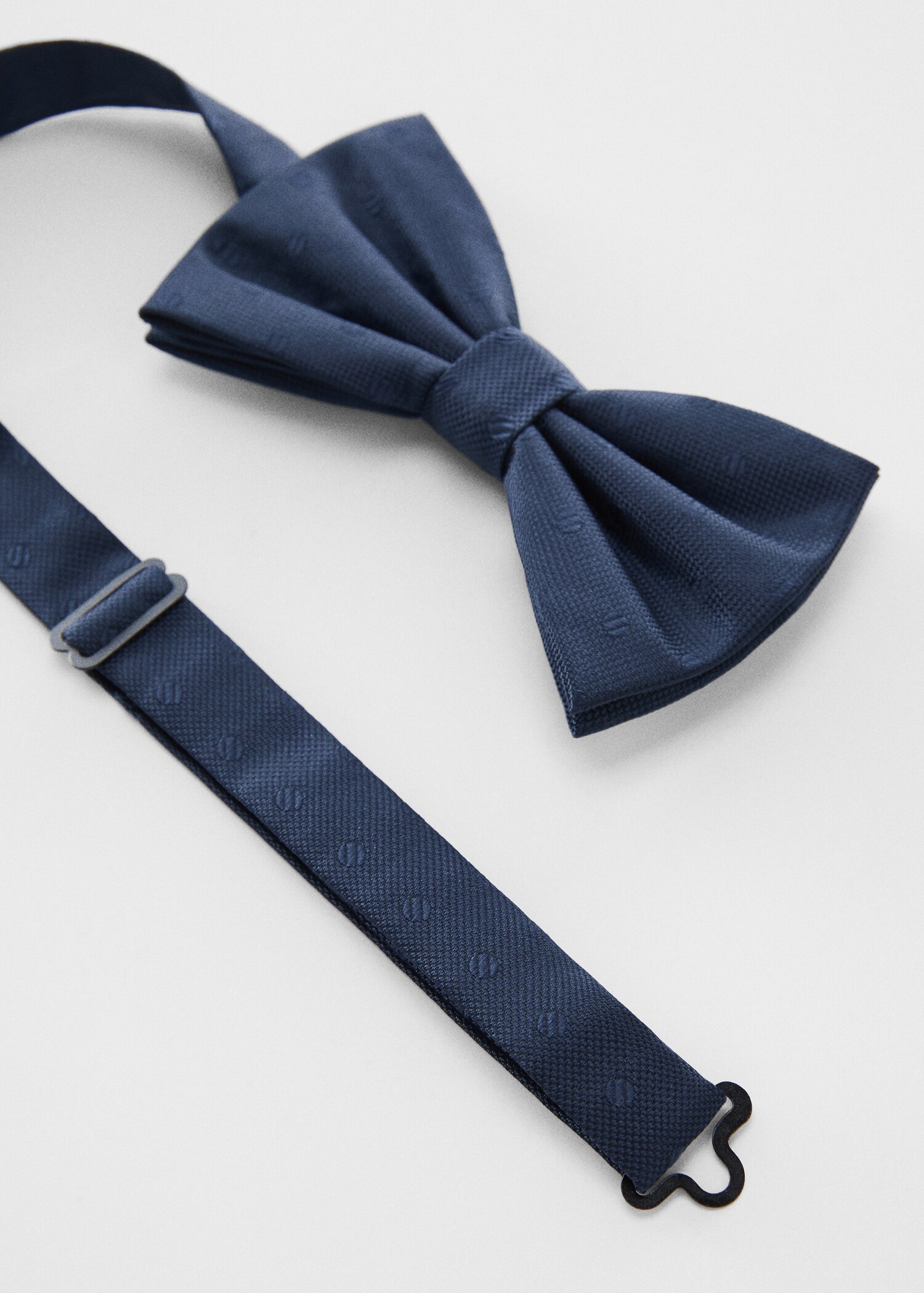 Bow tie with polka-dot structure - Medium plane