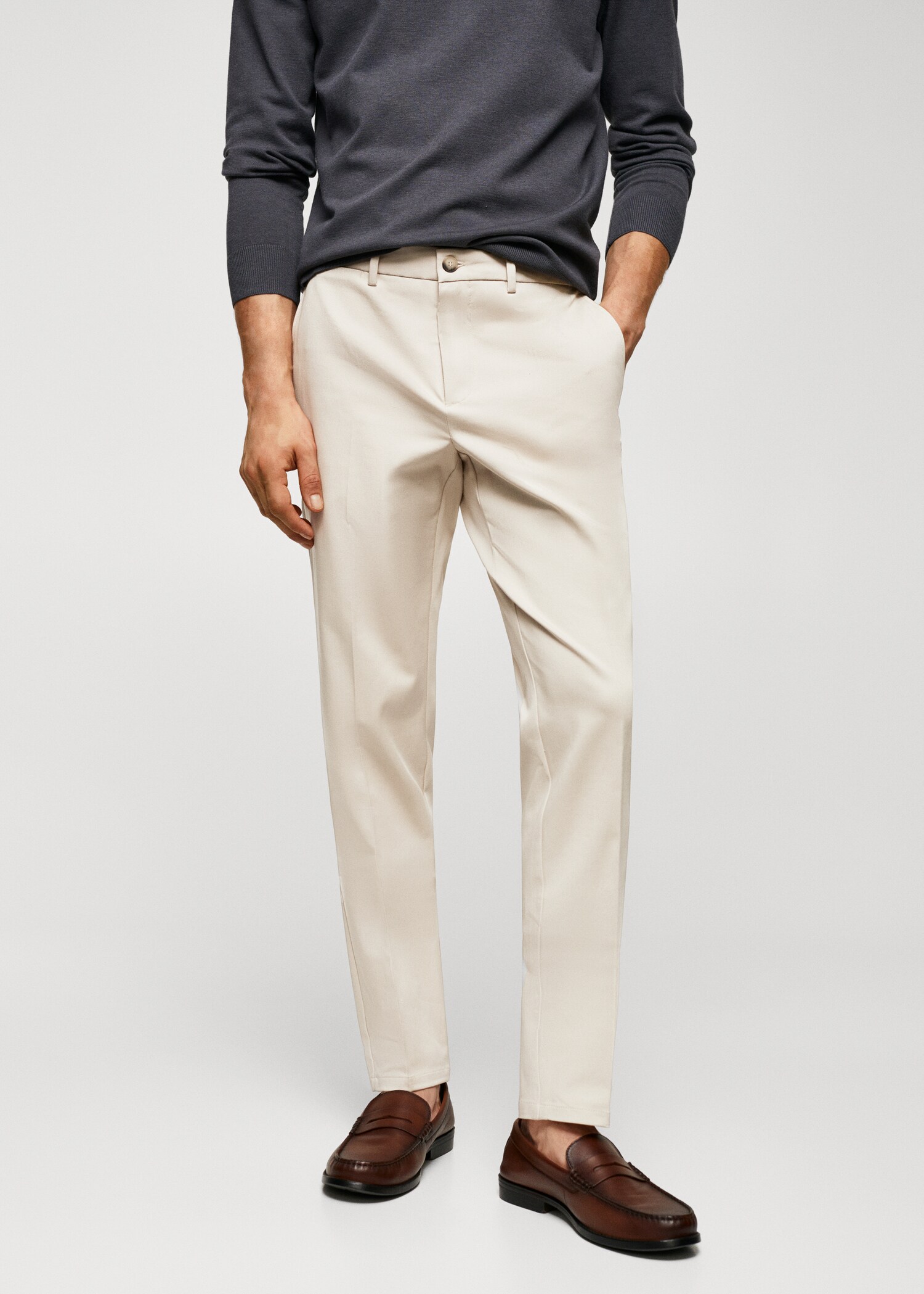 Pantalón chino slim fit - Plano medio