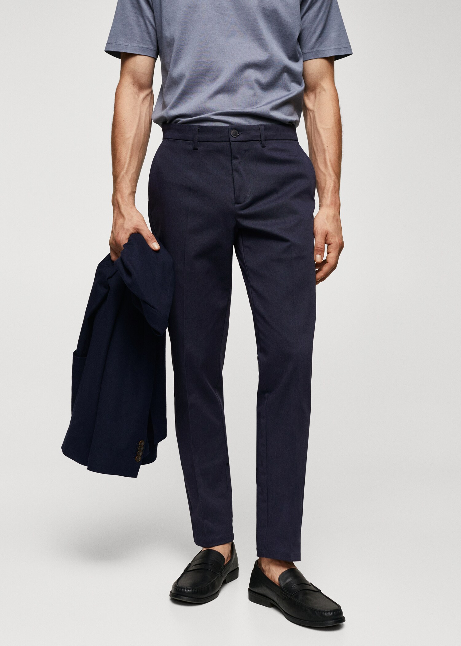 Pantalón chino slim fit - Plano medio