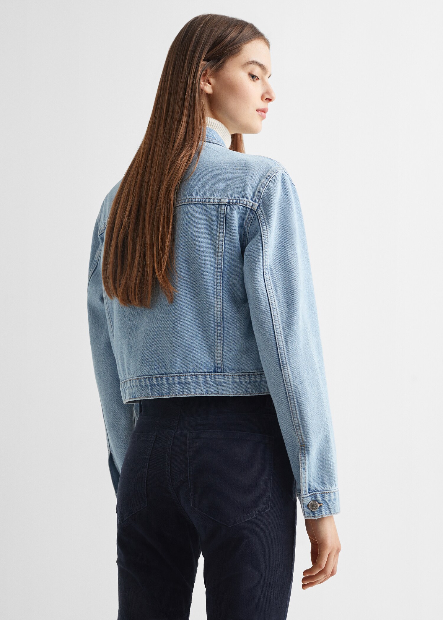 Kurze Jeansjacke - Rückseite des Artikels