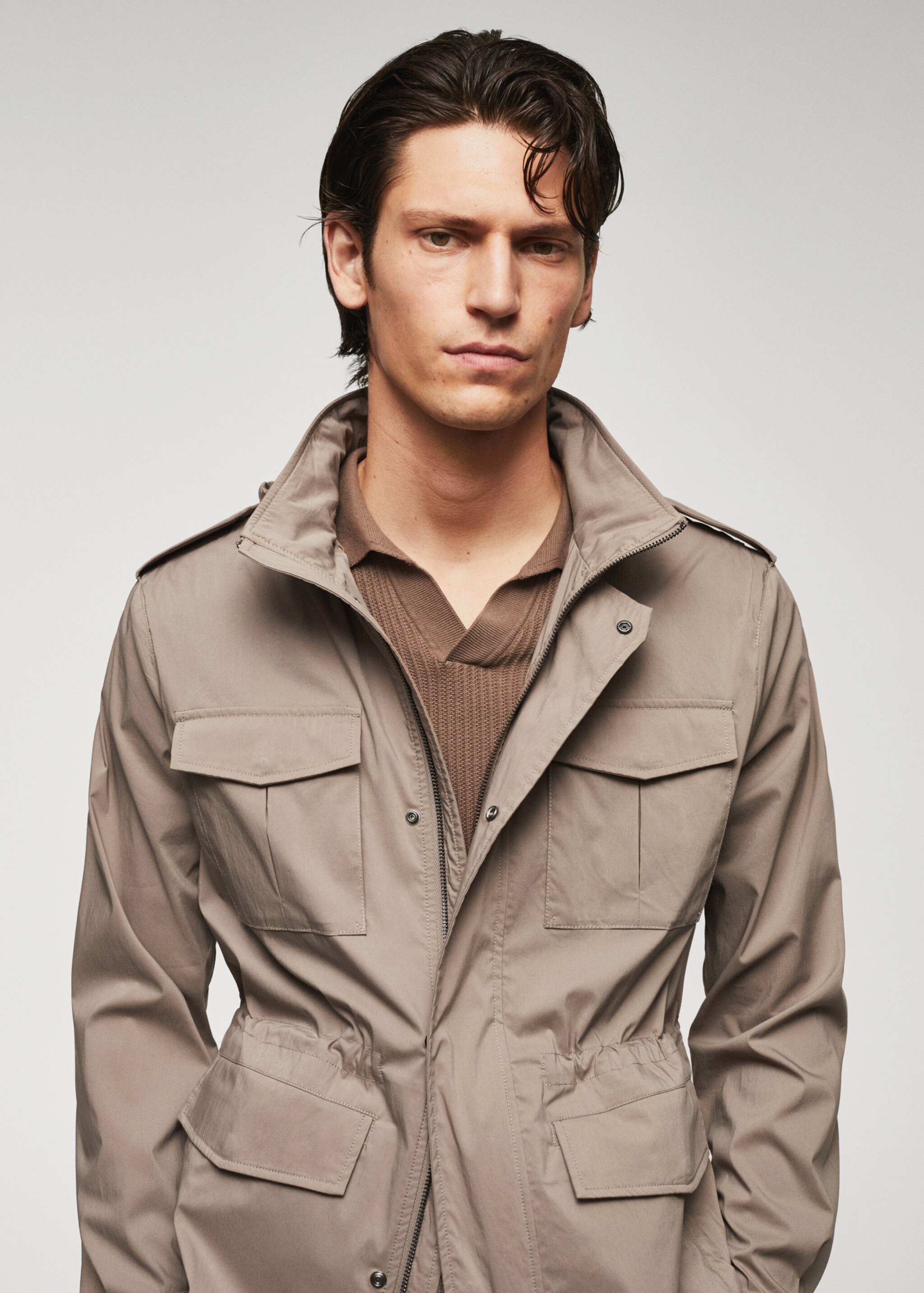 Lightweight saharian jacket with pockets - Details of the article 1, Sand. Ref: 57052502-00.