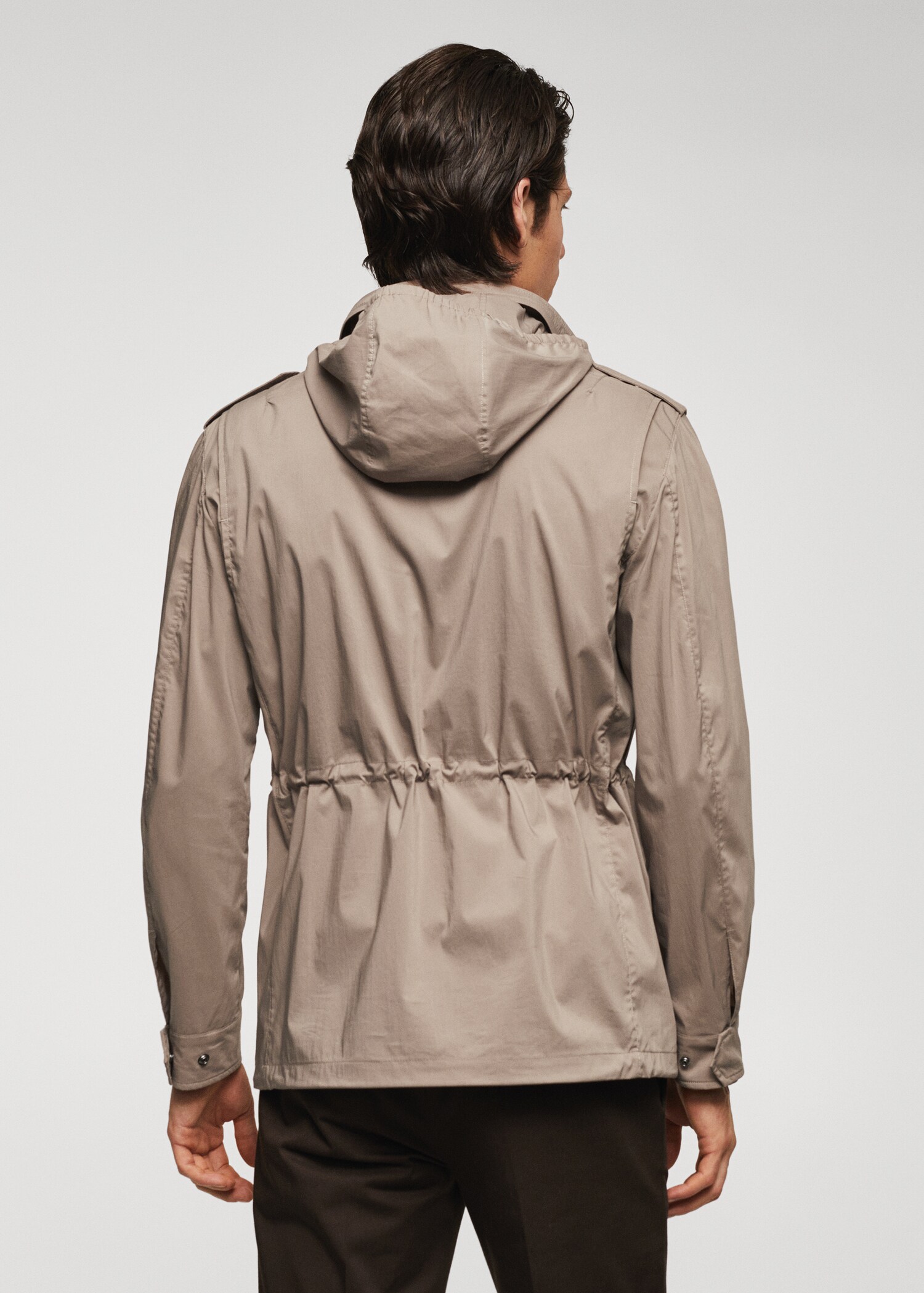 Leichte Safarijacke mit Taschen - Rückseite des Artikels