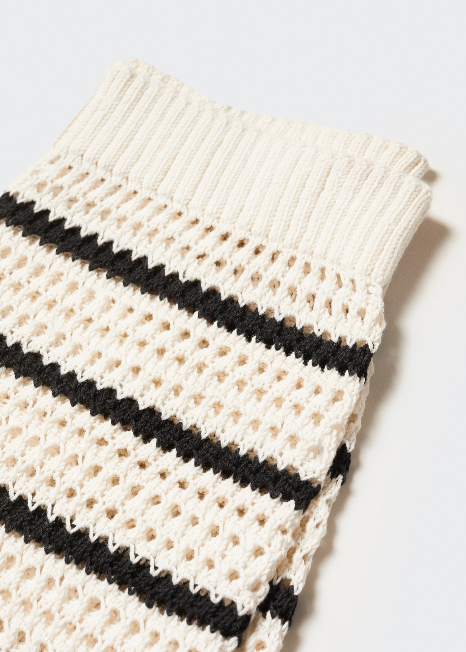Openwork knitted shorts - Details of the article 8