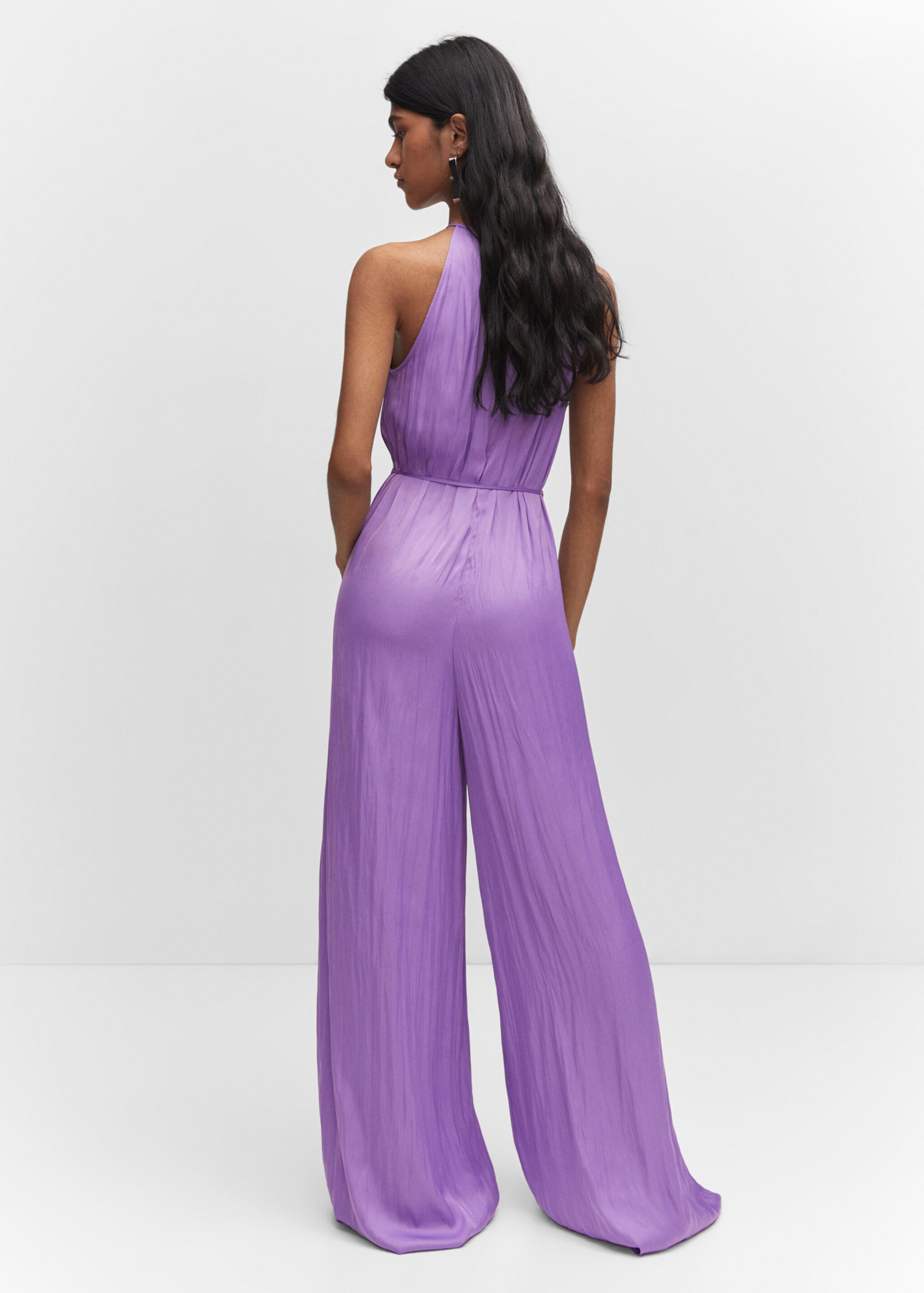 Satinierter Neckholder-Jumpsuit - Rückseite des Artikels