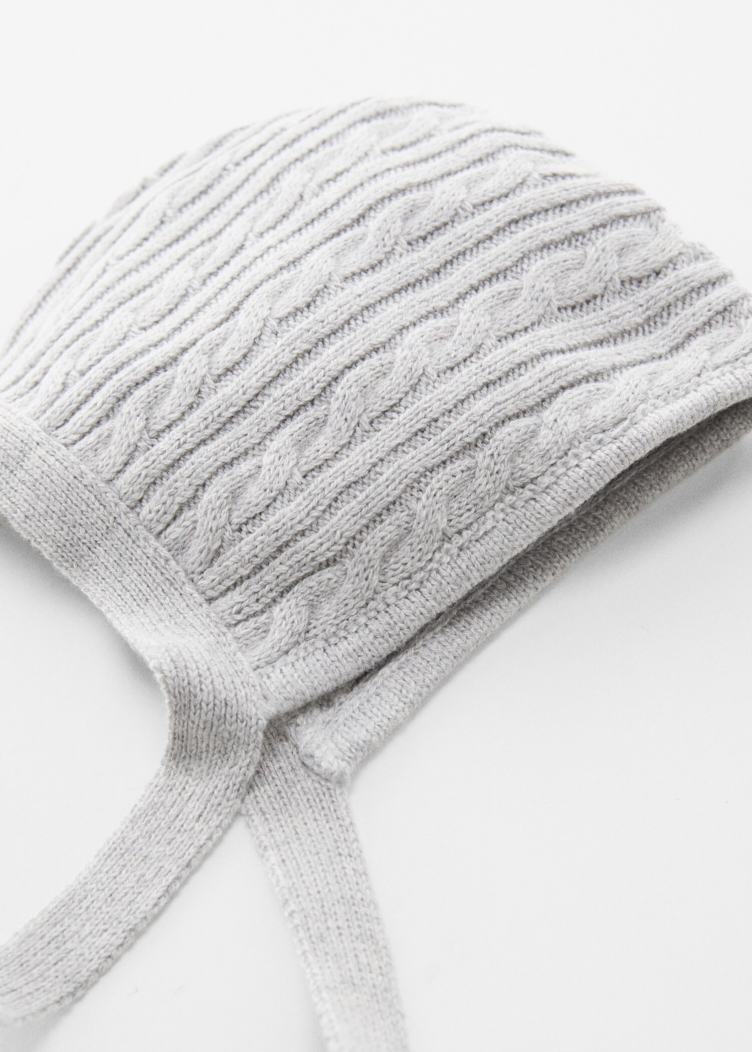 Knitted braided hat - Medium plane