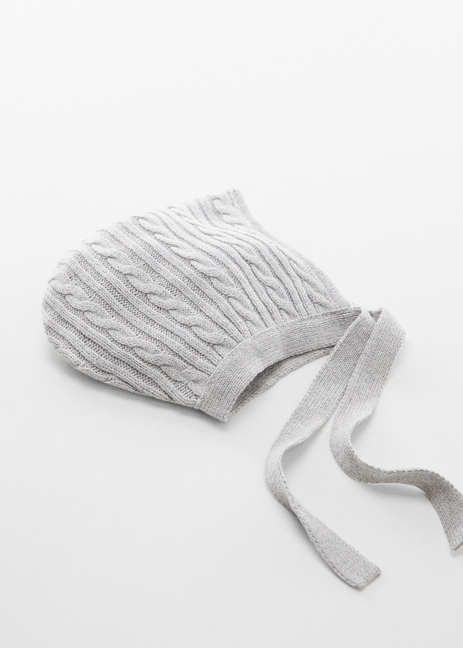Knitted braided hat - Details of the article 1