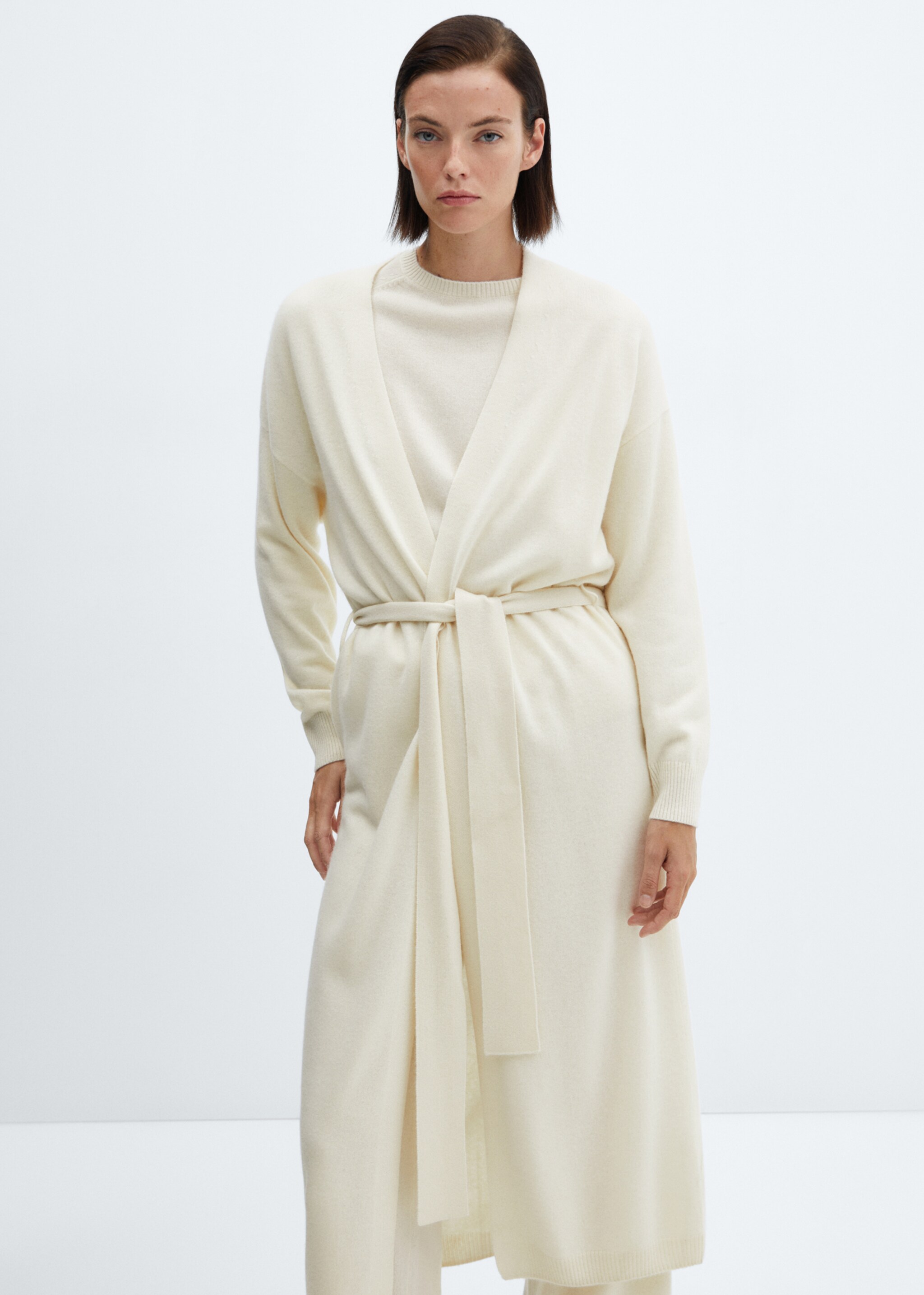 Cardigan 100 % cachemire - Plan moyen, Blanc cassé. Ref: 57053275-00.