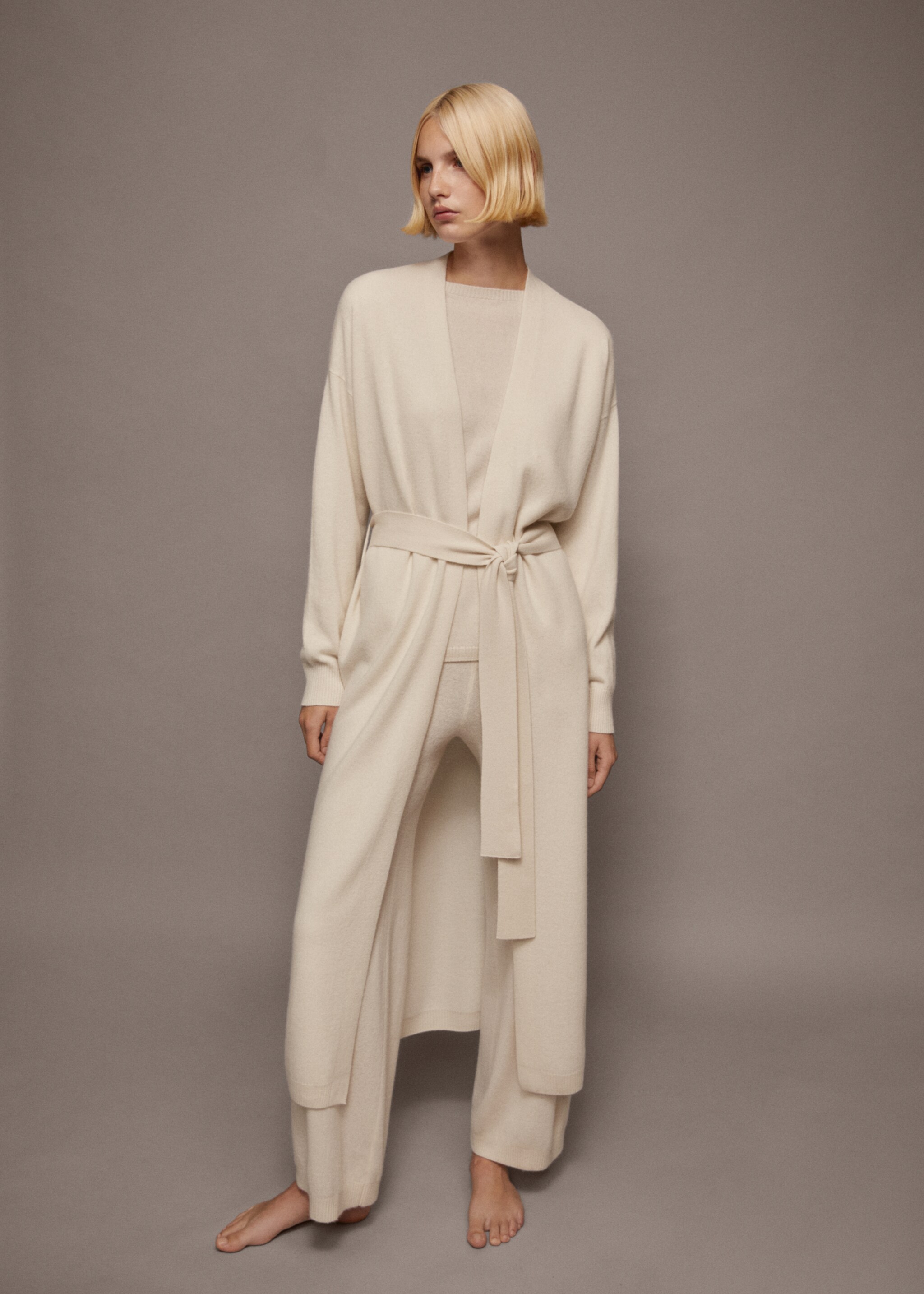 Cardigan 100 % cachemire - Détail de l'article 6, Blanc cassé. Ref: 57053275-00.