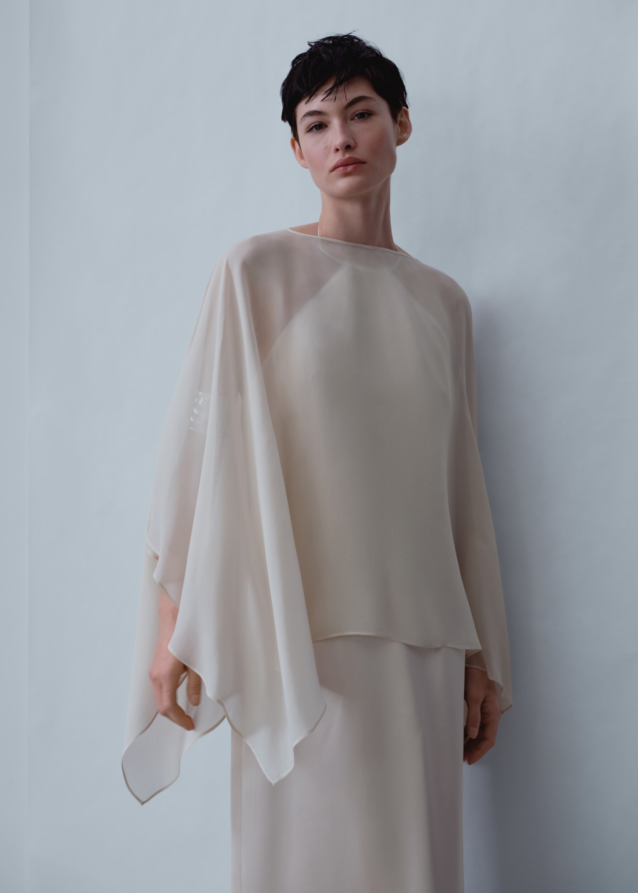 Asymmetric semi-transparent cape - Medium plane, Beige. Ref: 57053276-00.