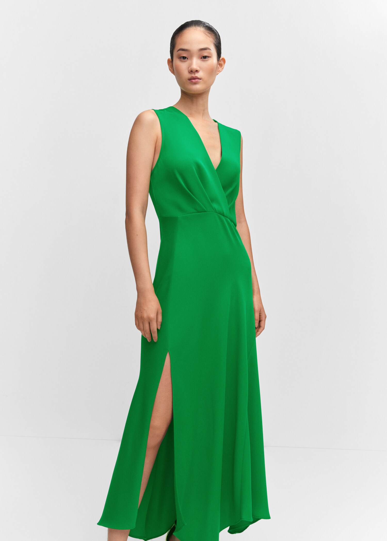Asymmetrisches Kleid mit Seitenschlitz - Mittlere Ansicht